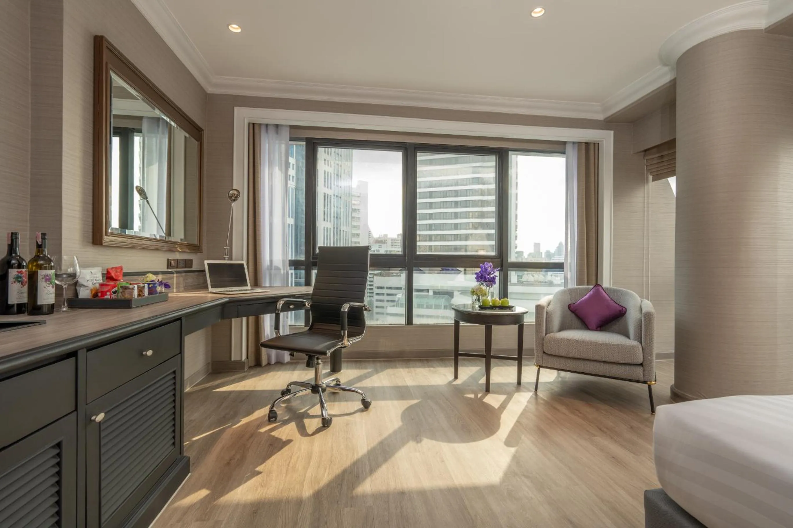 Photo of the whole room, Bed in NH Bangkok Sukhumvit Boulevard