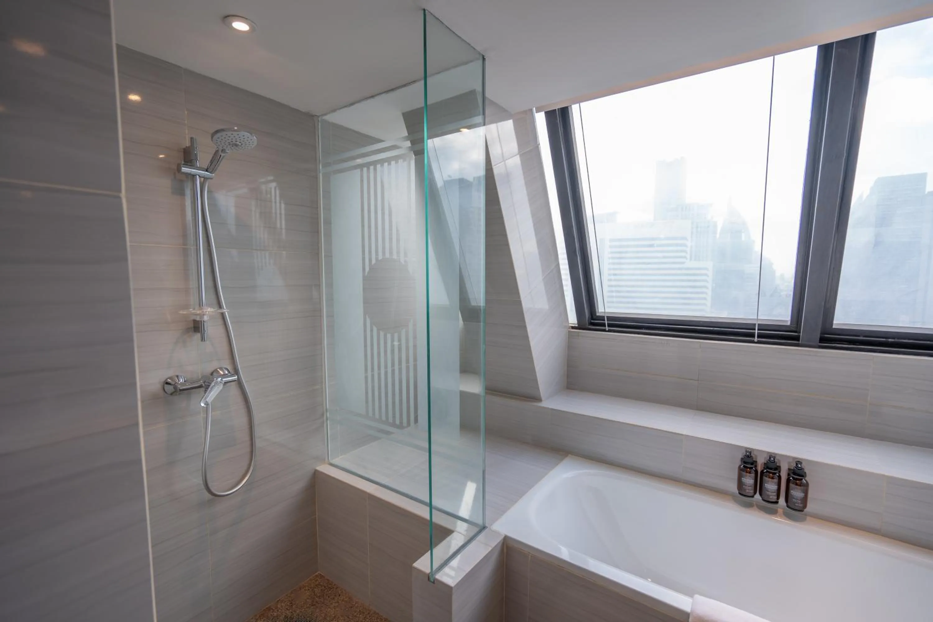 Bathroom in NH Bangkok Sukhumvit Boulevard