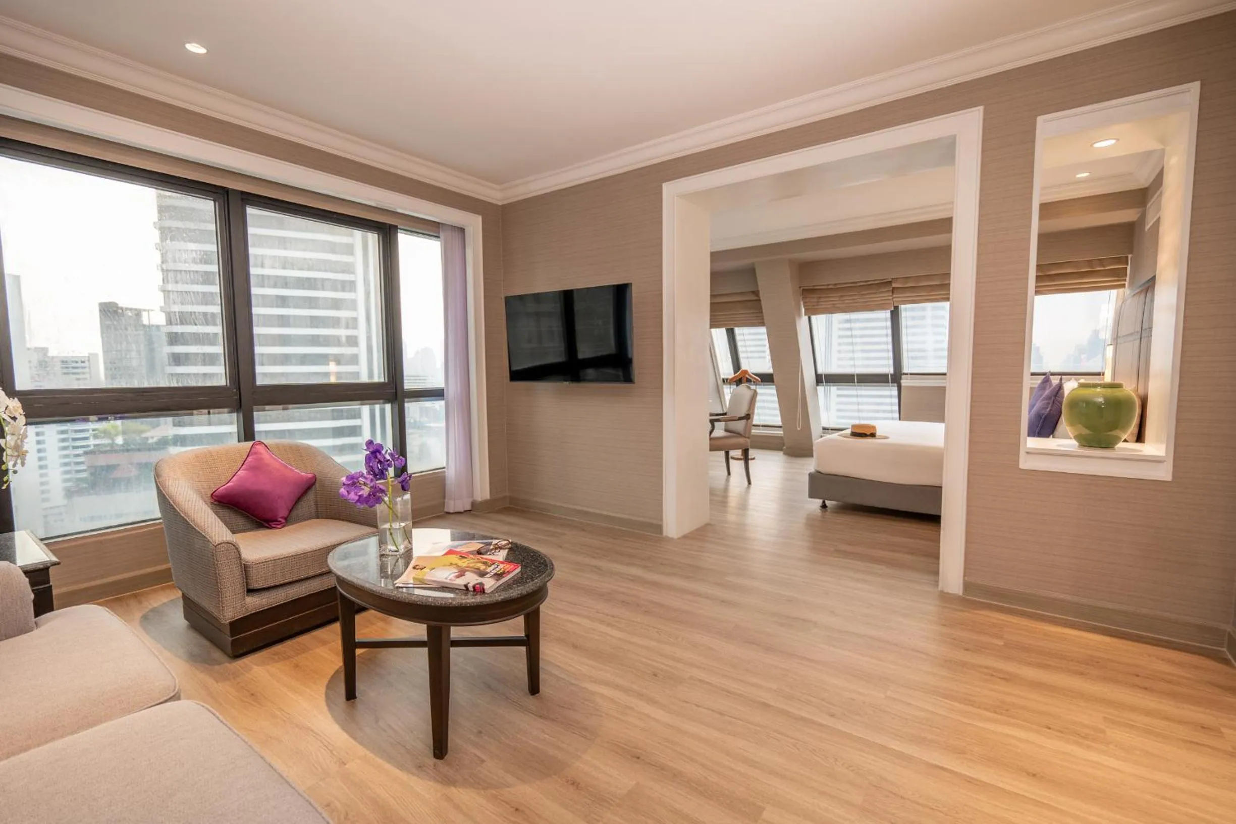 Living room, Bed in NH Bangkok Sukhumvit Boulevard