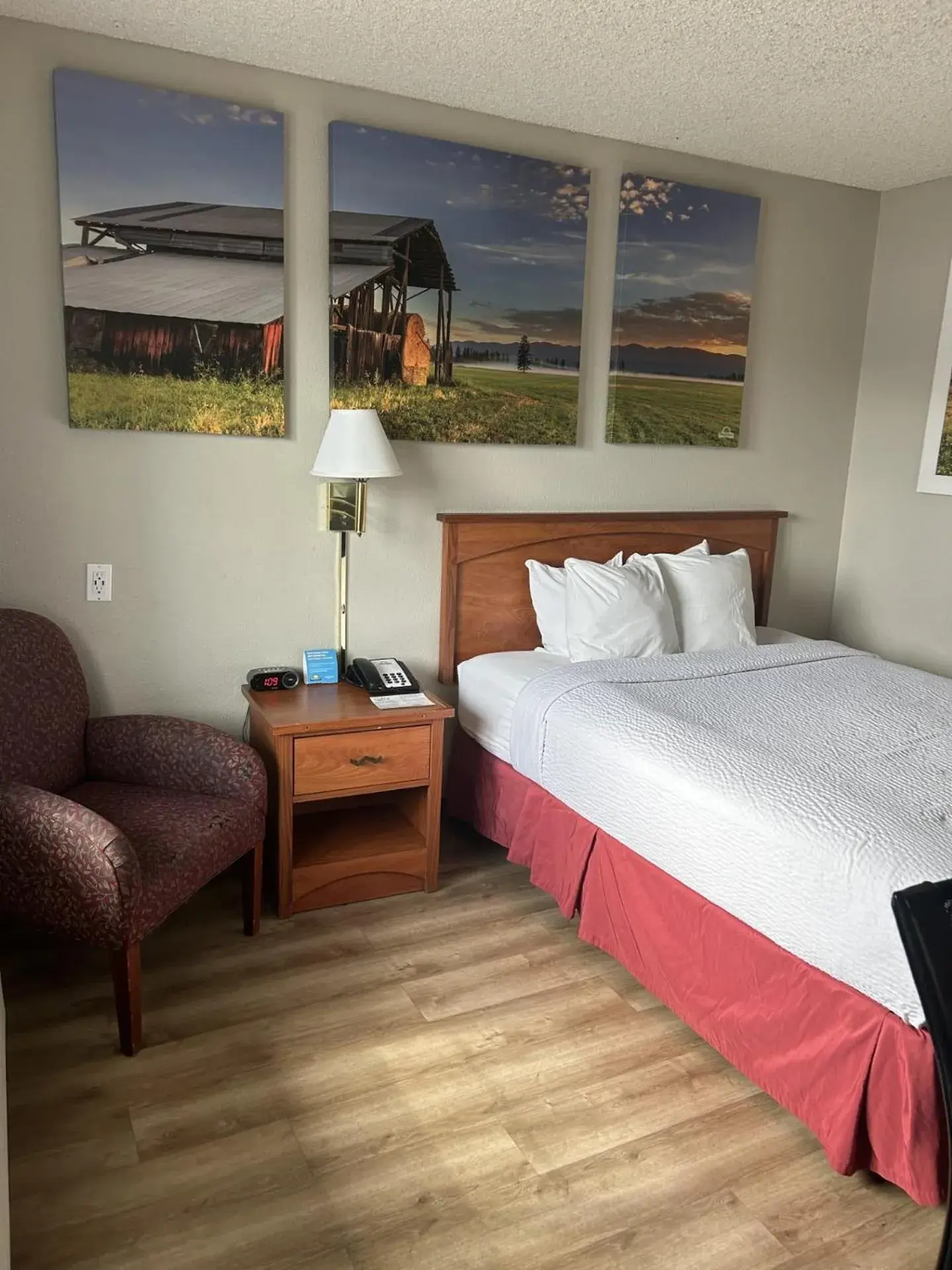 Bedroom in Days Inn by Wyndham Turlock Bedroom in Days Inn by Wyndham Turlock