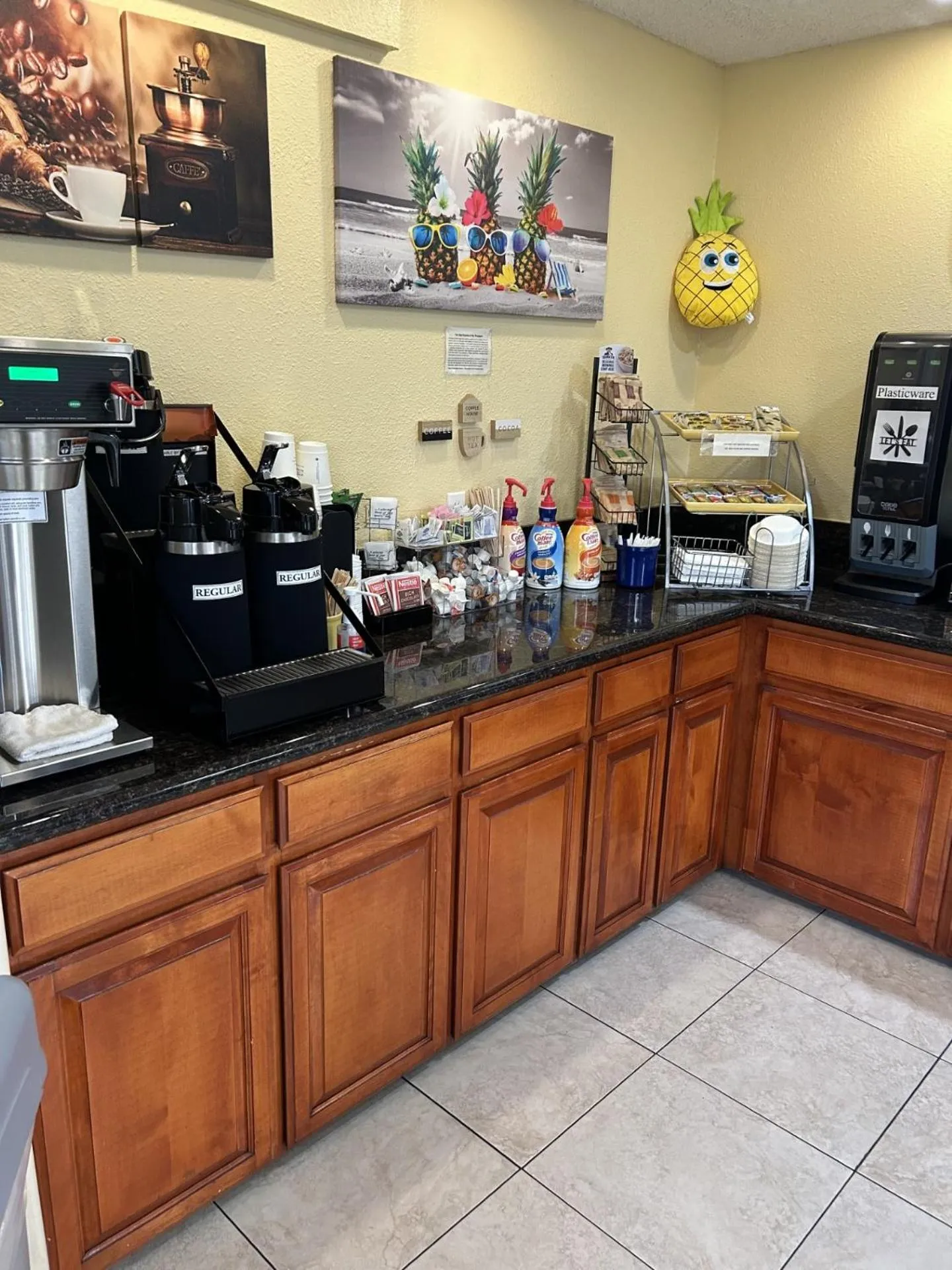 Coffee/tea facilities in Days Inn by Wyndham Turlock