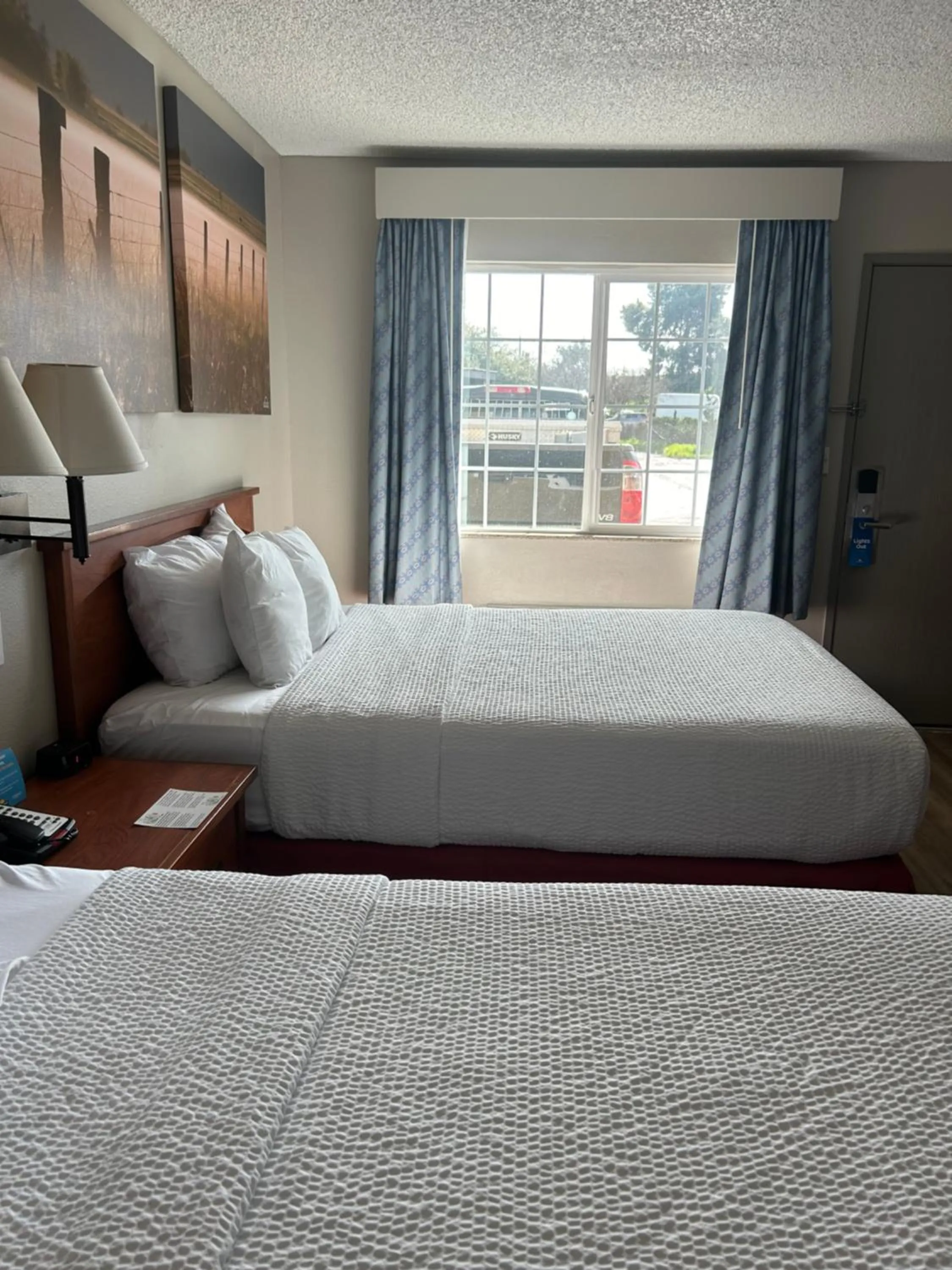 Bed in Days Inn by Wyndham Turlock