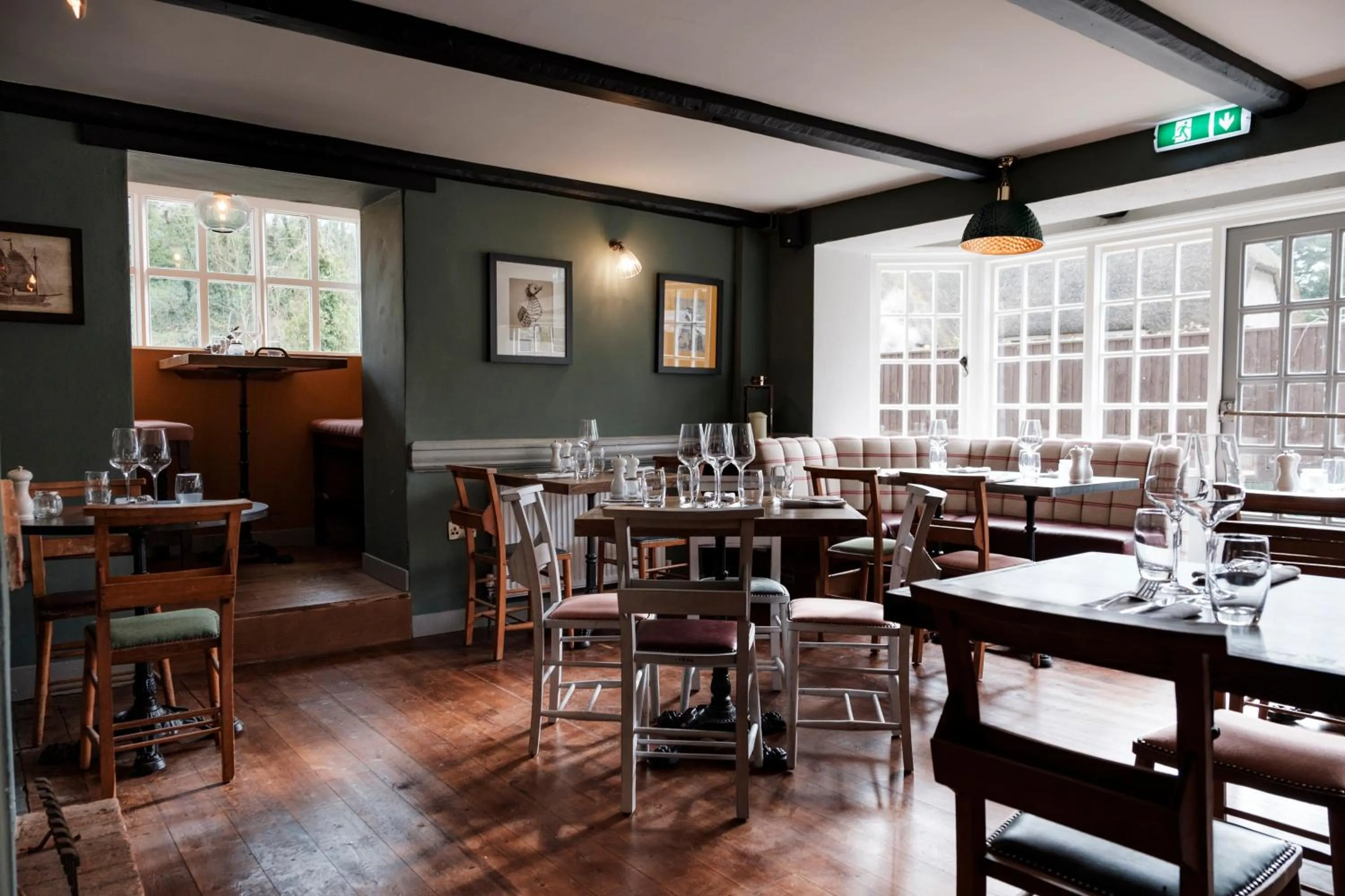 Restaurant/places to eat in Castle Inn