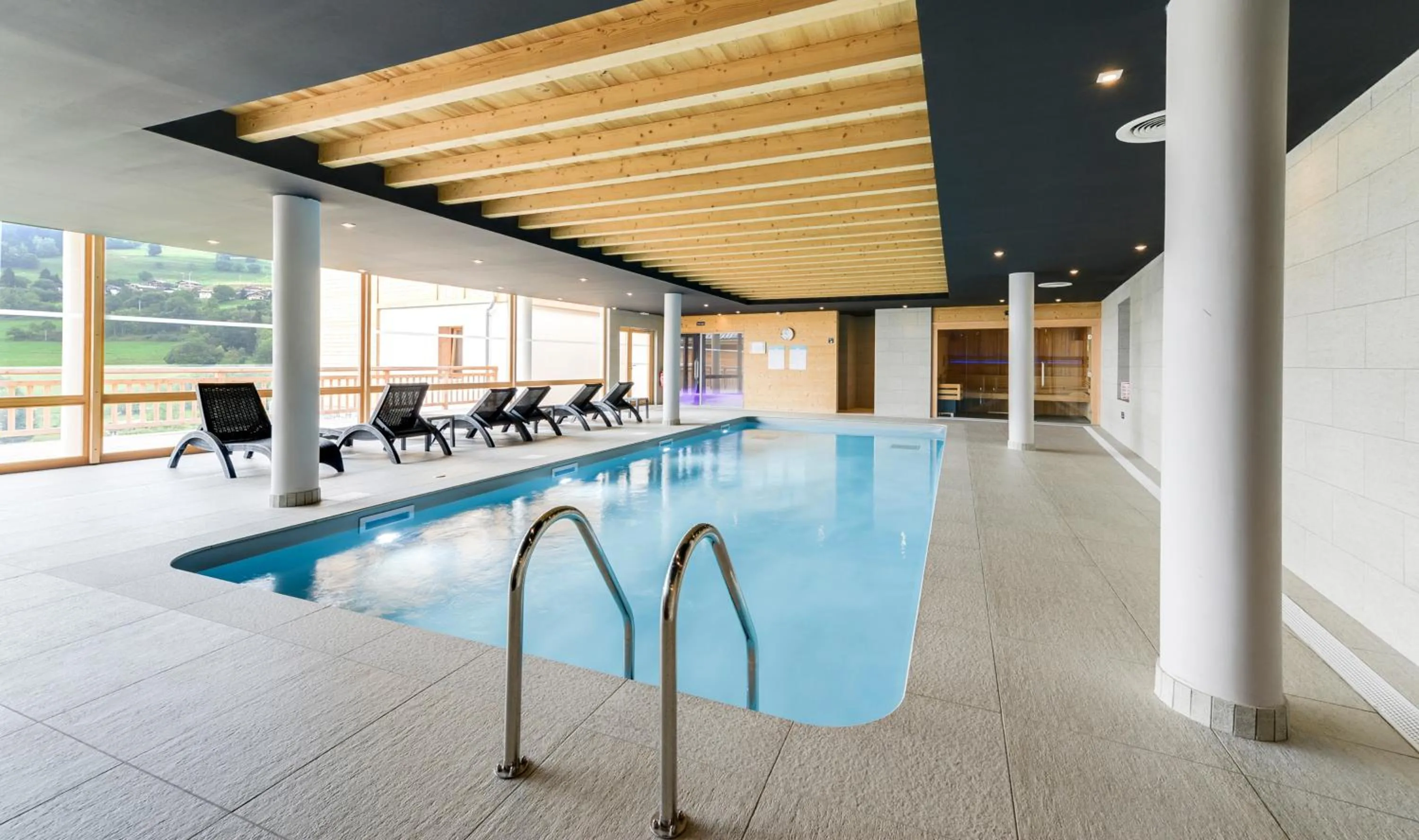 Swimming pool in TERRESENS - Les Fermes du Mont-Blanc