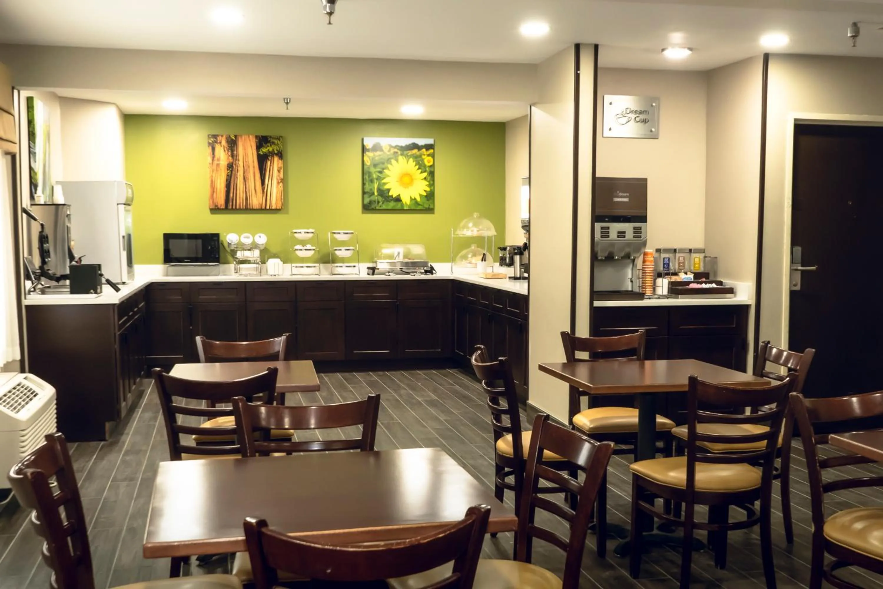 Breakfast in Sleep Inn & Suites Omaha Airport