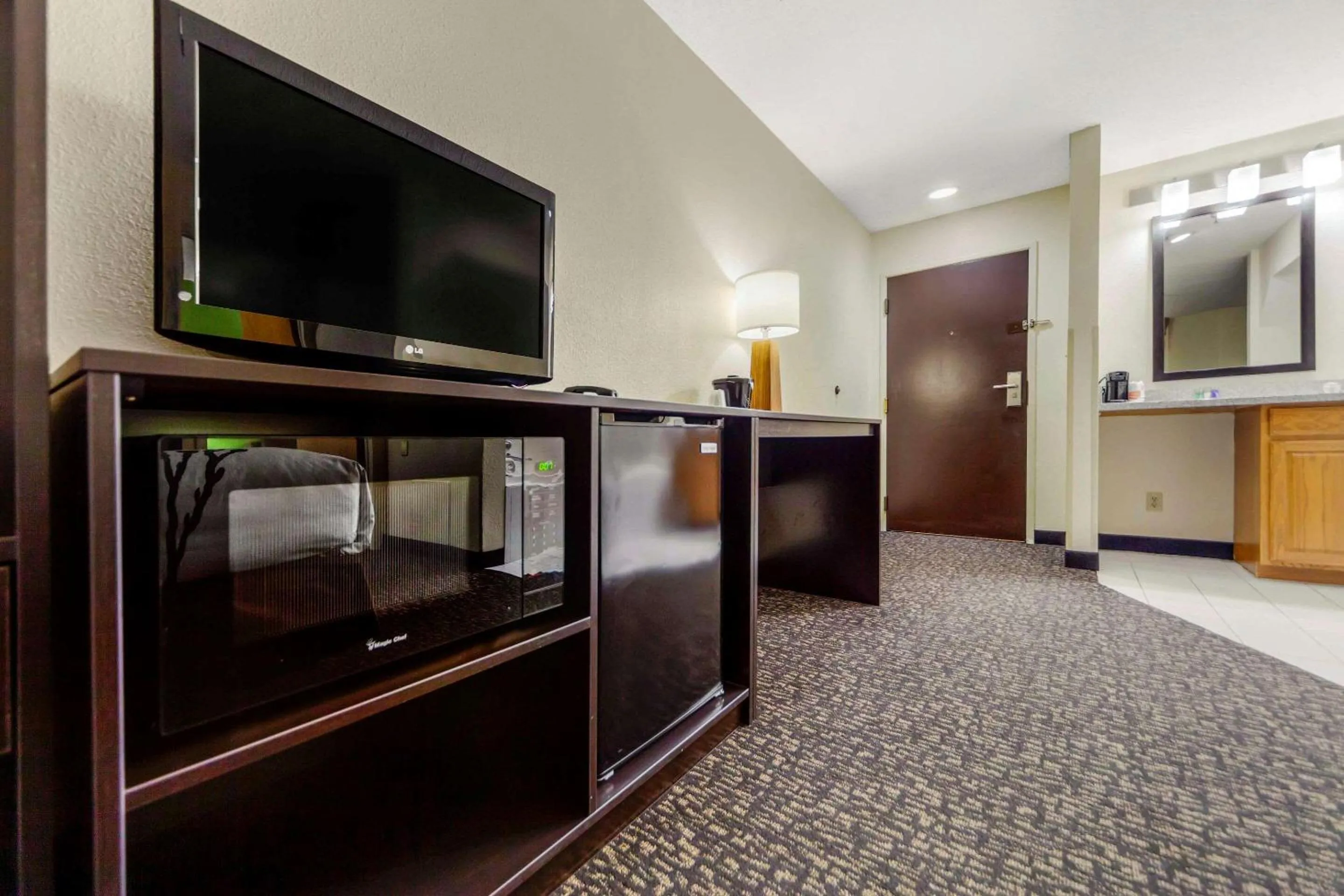Photo of the whole room in Sleep Inn & Suites Omaha Airport