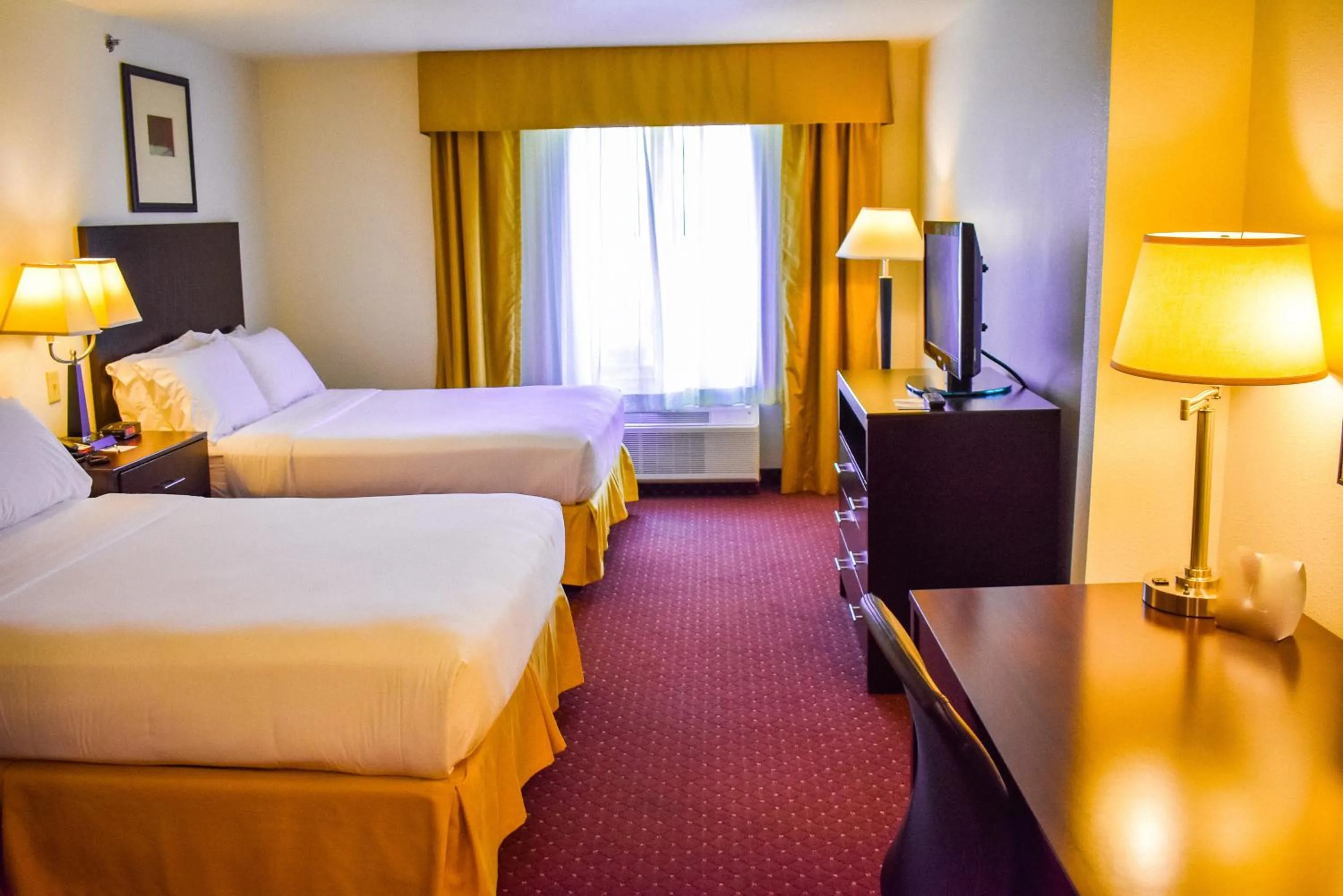 Photo of the whole room, Bed in Holiday Inn Express Syracuse-Fairgrounds by IHG