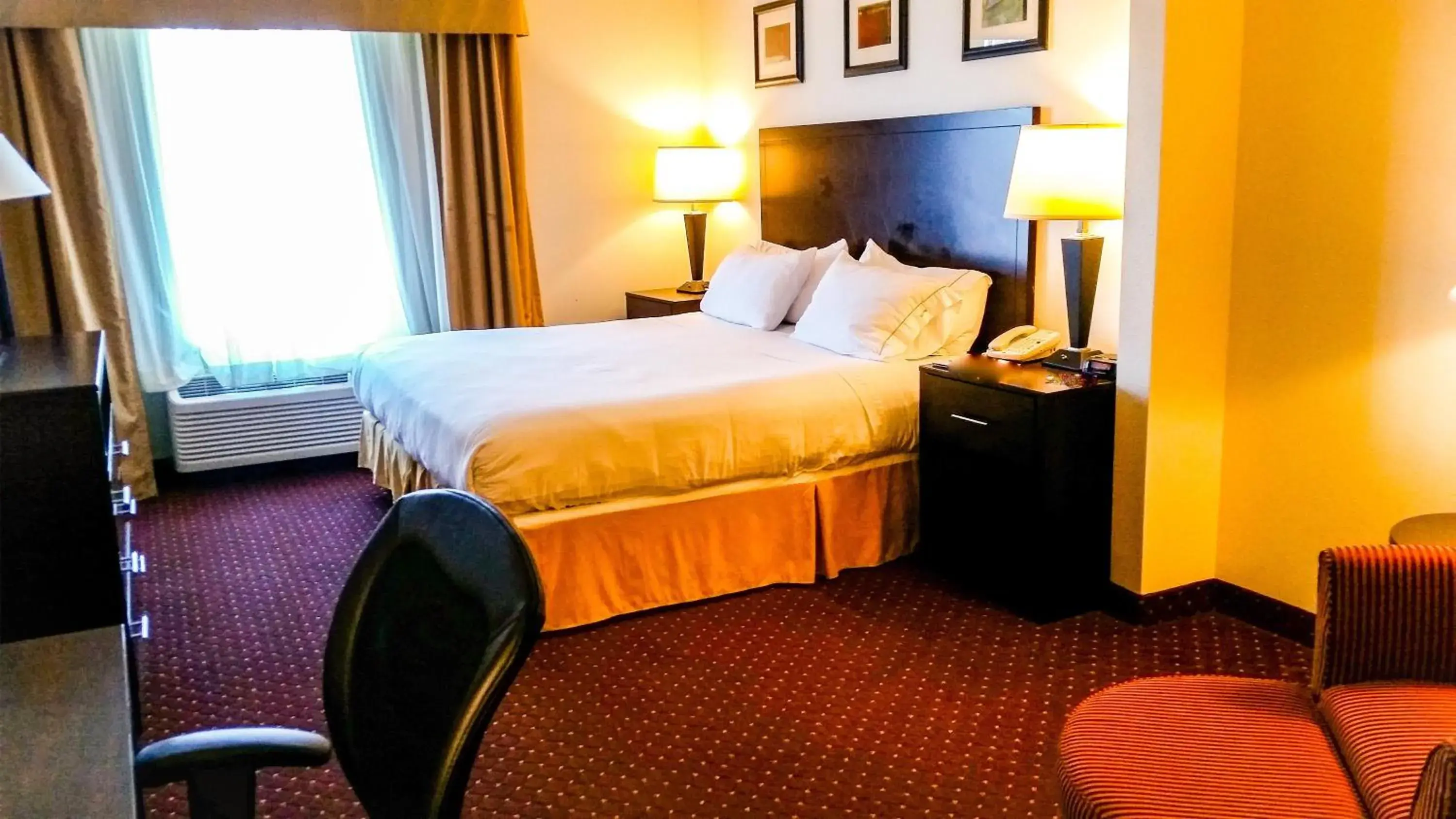 Photo of the whole room, Bed in Holiday Inn Express Syracuse-Fairgrounds by IHG Photo of the whole room, Bed in Holiday Inn Express Syracuse-Fairgrounds by IHG