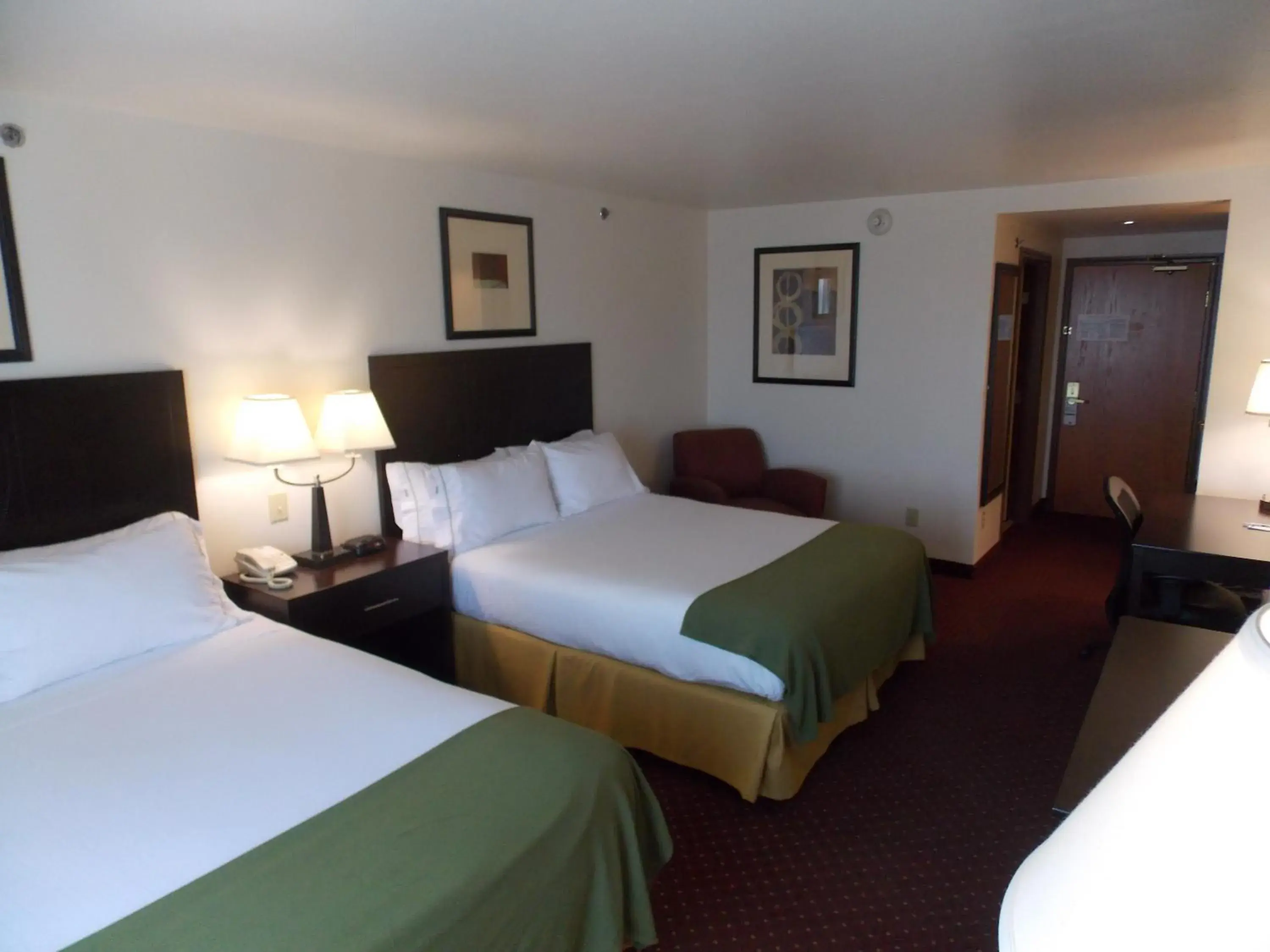 Photo of the whole room, Bed in Holiday Inn Express Syracuse-Fairgrounds by IHG Photo of the whole room, Bed in Holiday Inn Express Syracuse-Fairgrounds by IHG