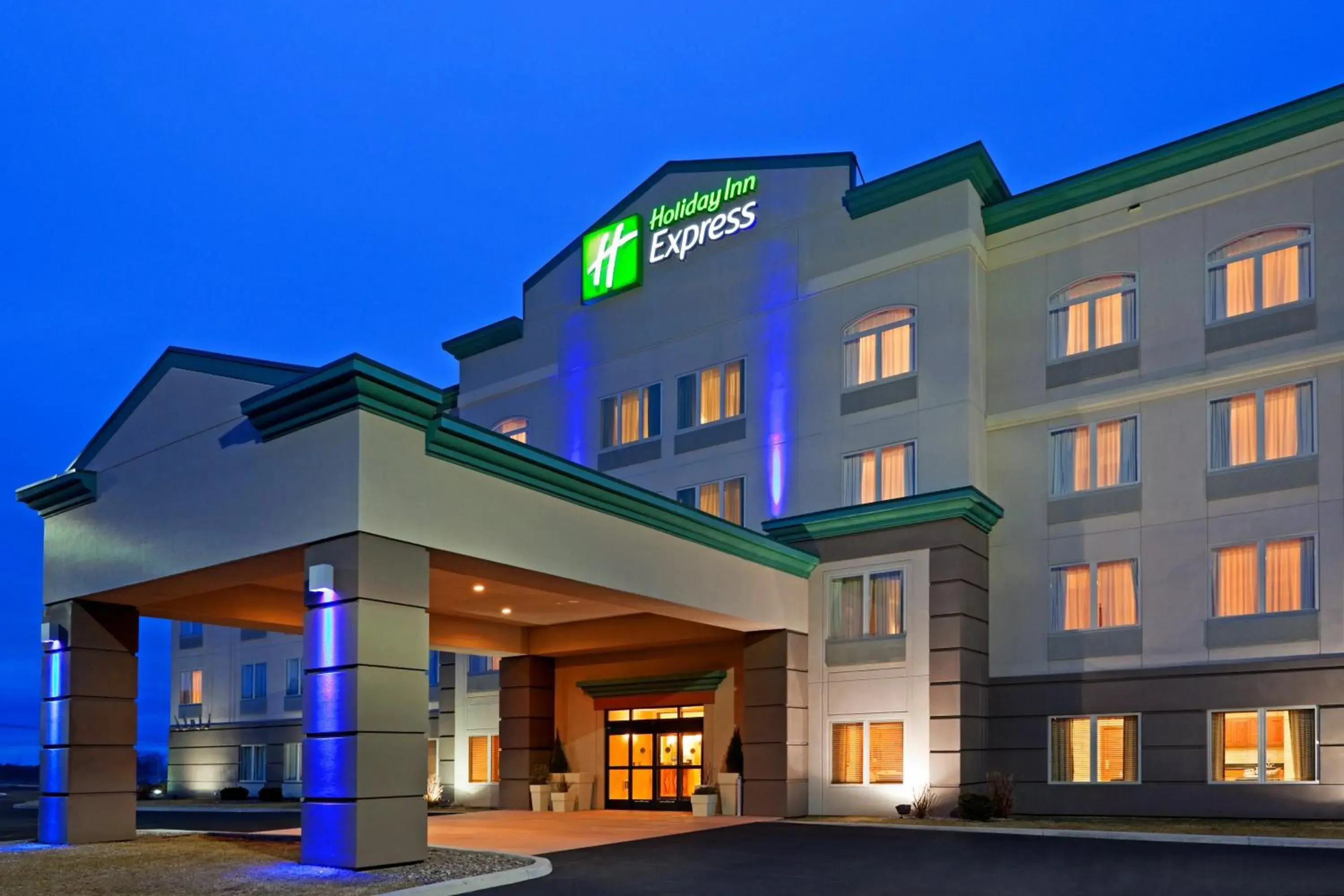 Property building in Holiday Inn Express Syracuse-Fairgrounds by IHG Property building in Holiday Inn Express Syracuse-Fairgrounds by IHG