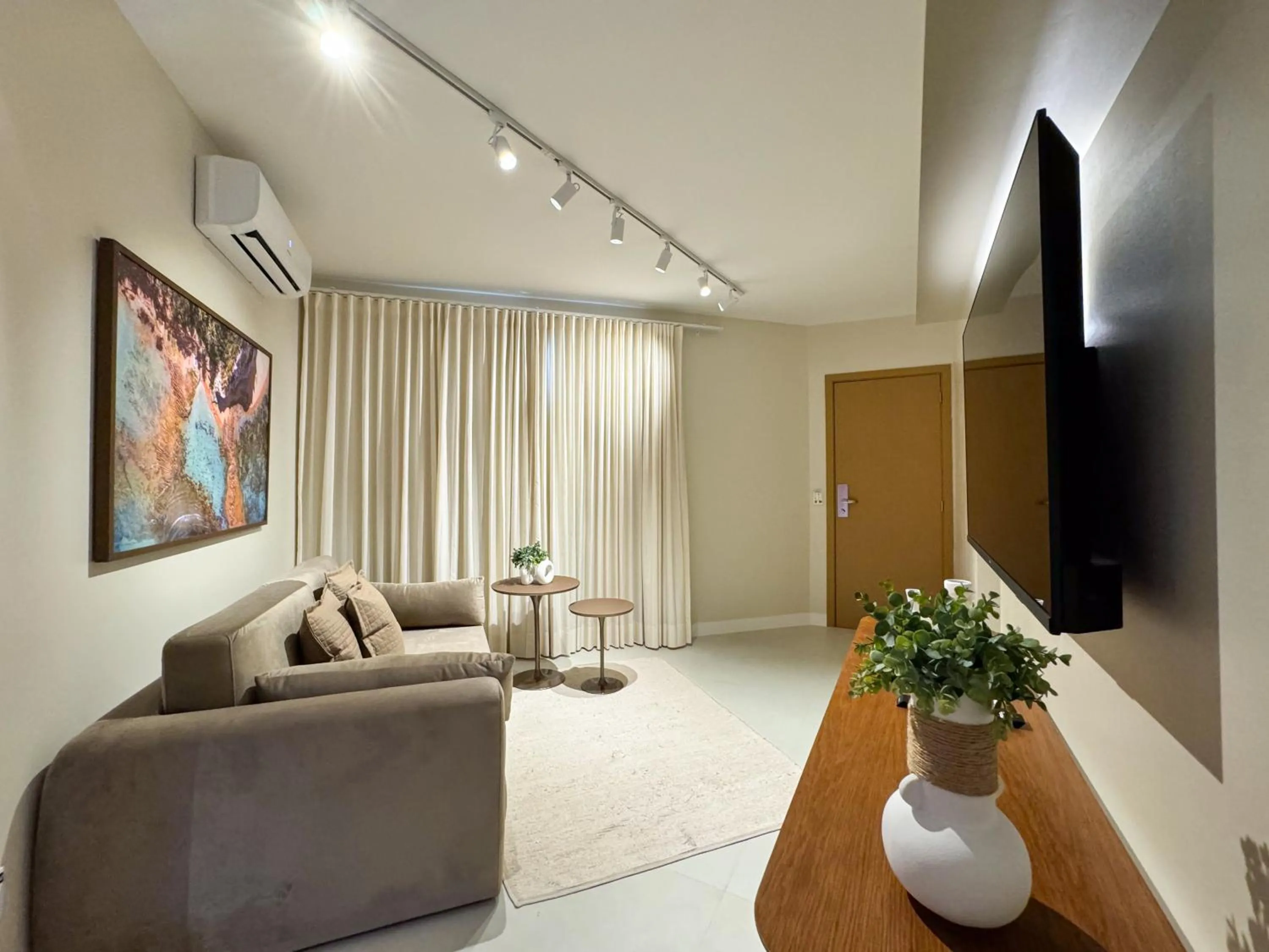 Restaurant/places to eat in Best Western Shalimar Praia Hotel