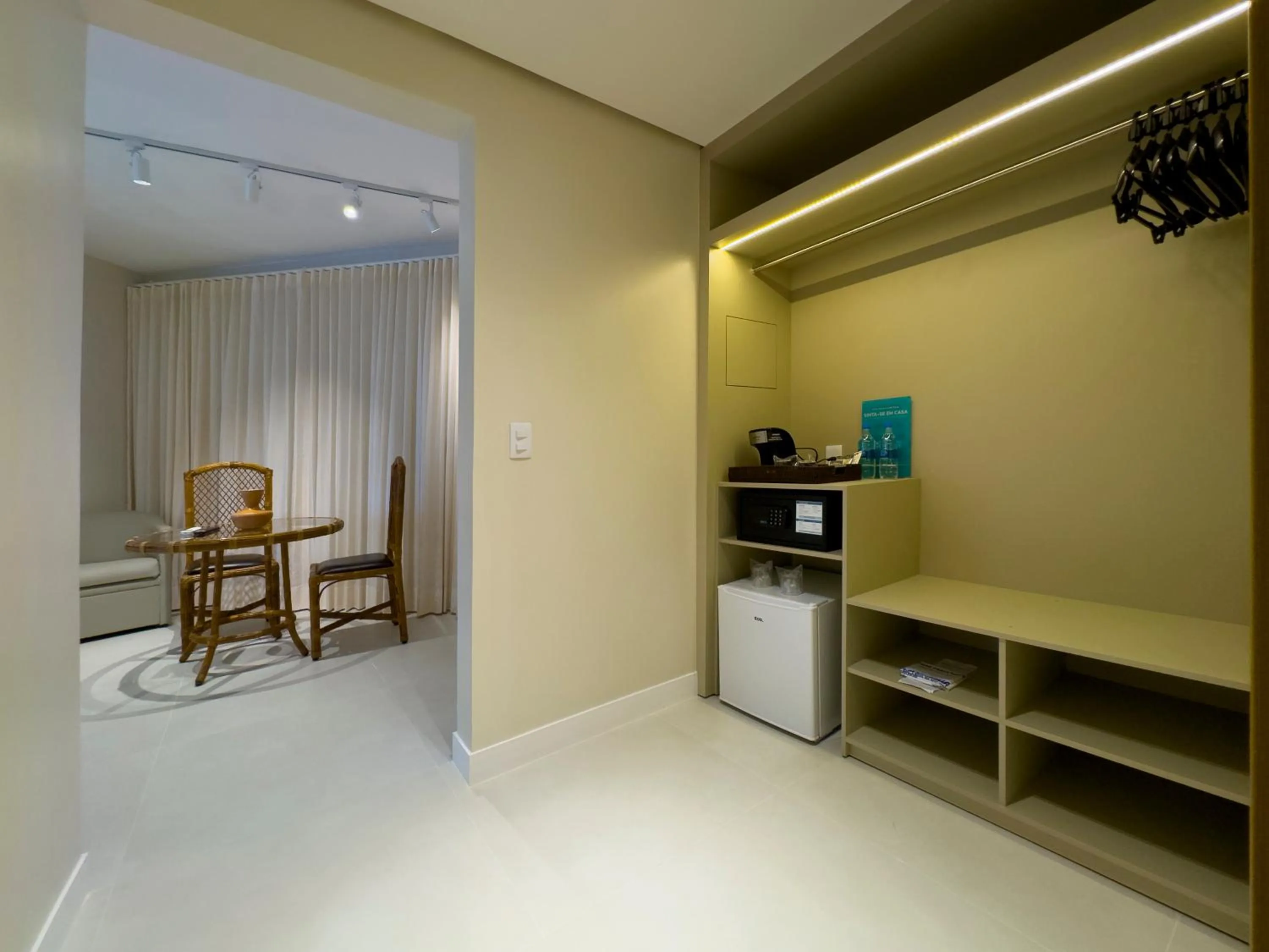 Restaurant/places to eat in Best Western Shalimar Praia Hotel