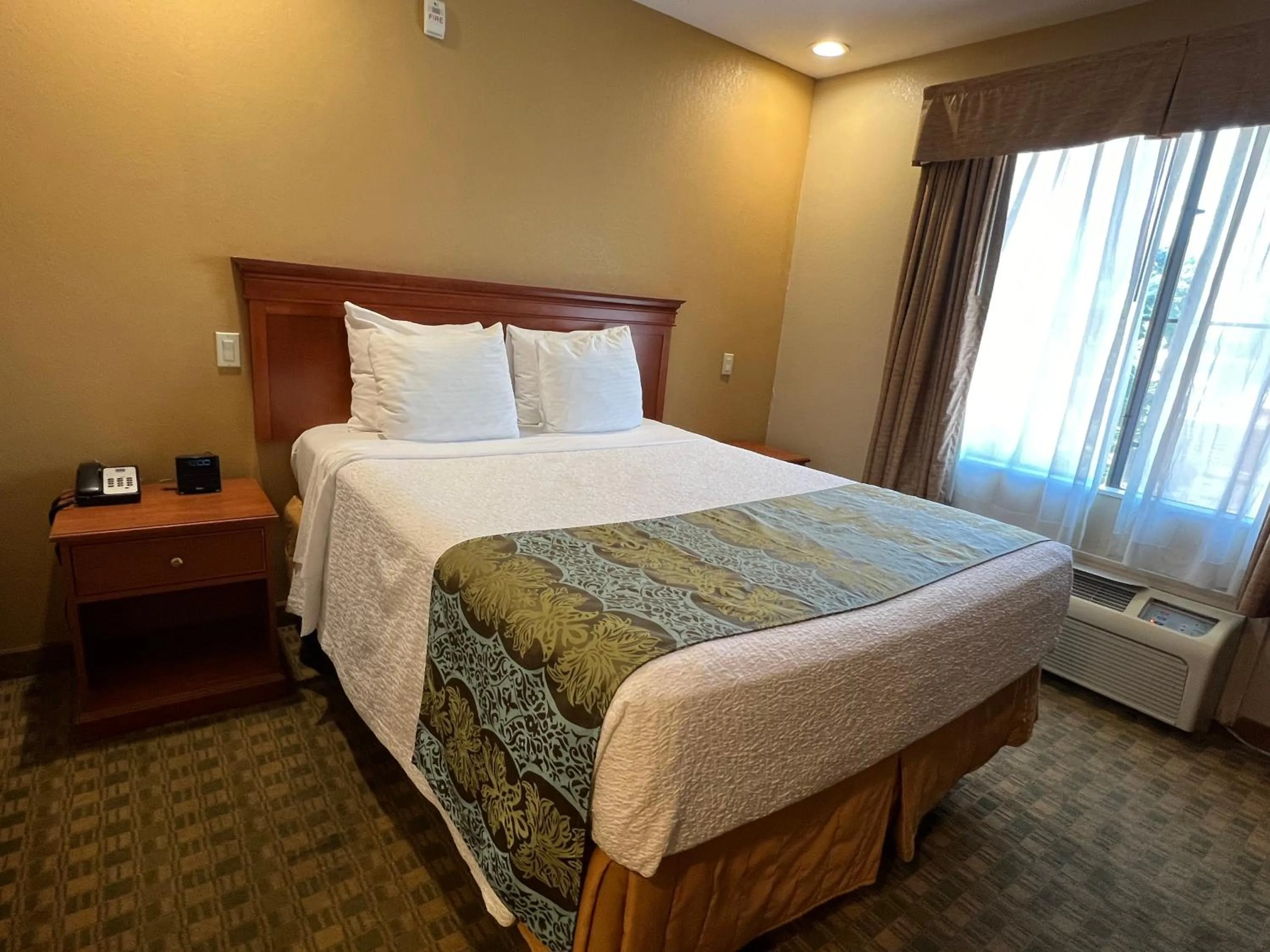 Bed in Pleasant Hill Inn