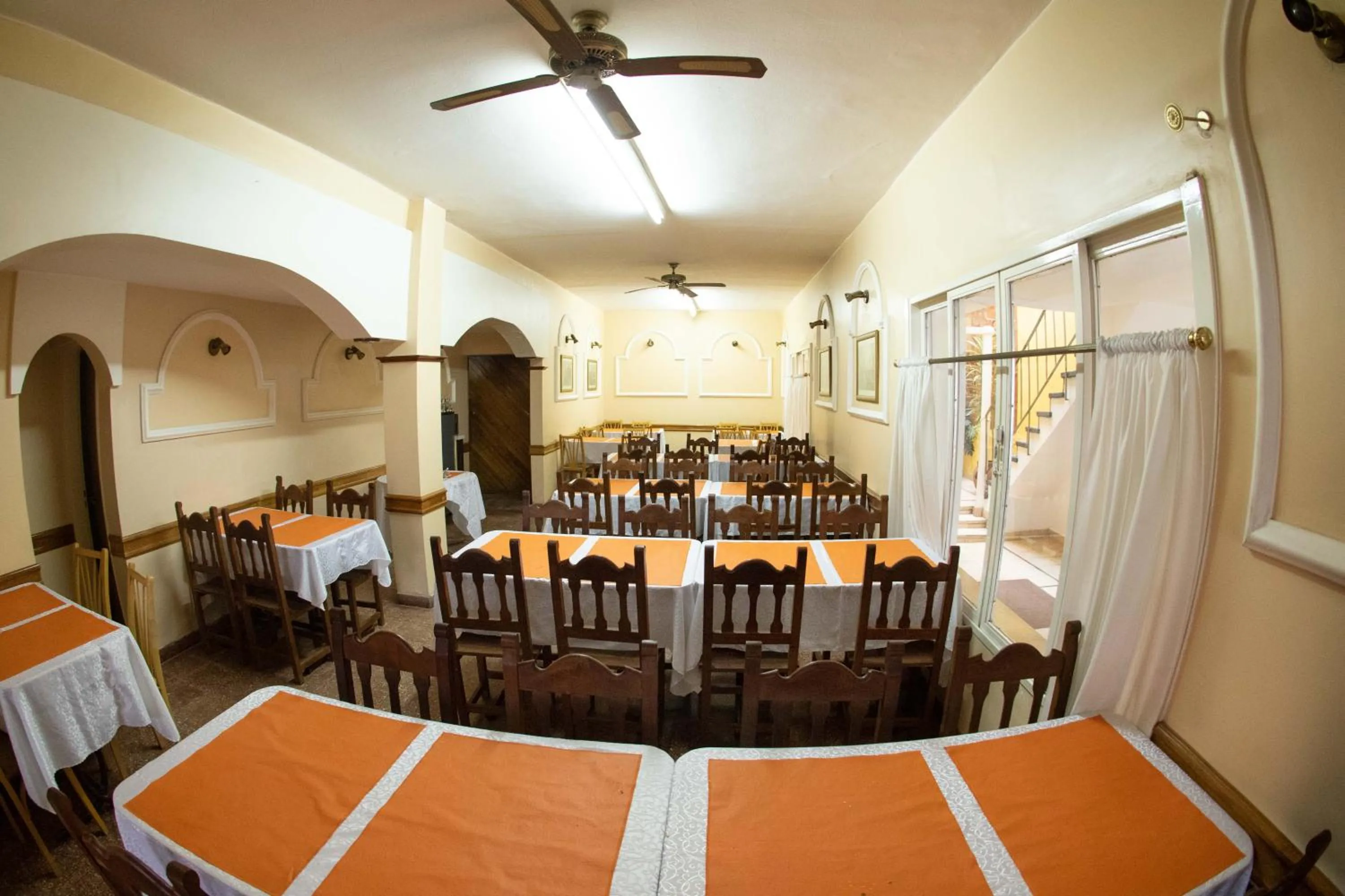 Restaurant/places to eat in Hotel Provincia