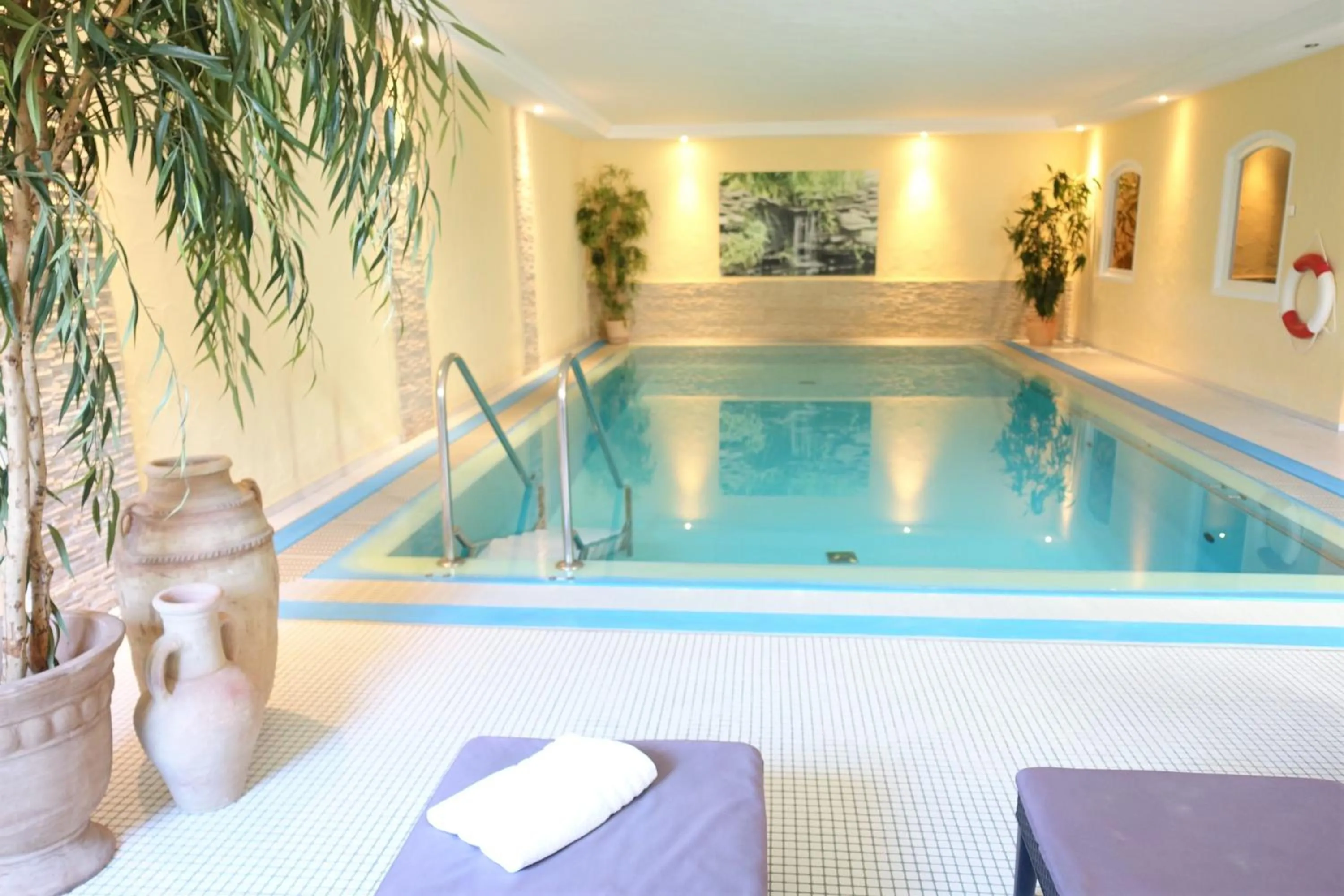 Swimming pool in Hotel Allgäuer Hof