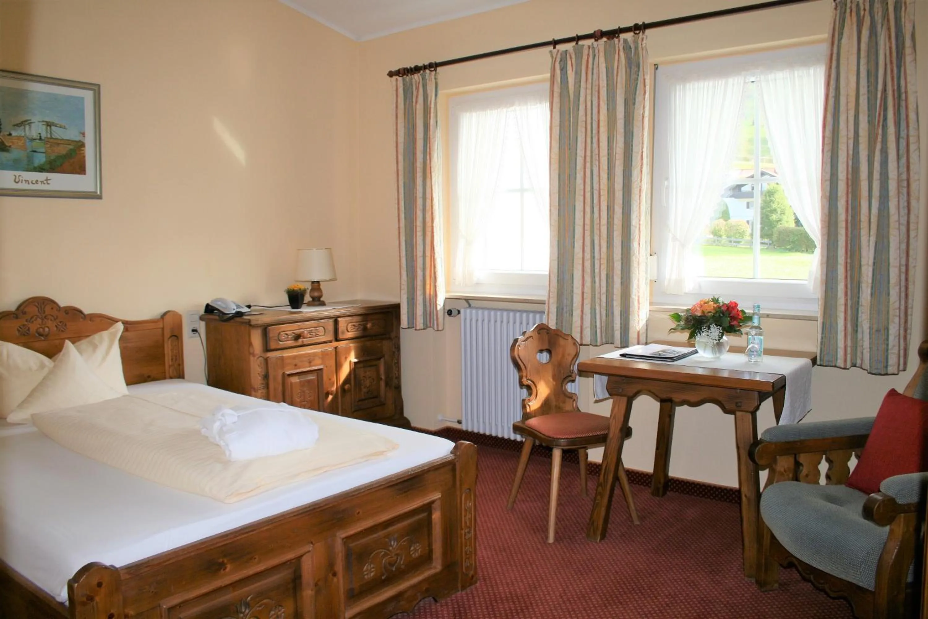 Bed, Restaurant/Places to Eat in Hotel Allgäuer Hof