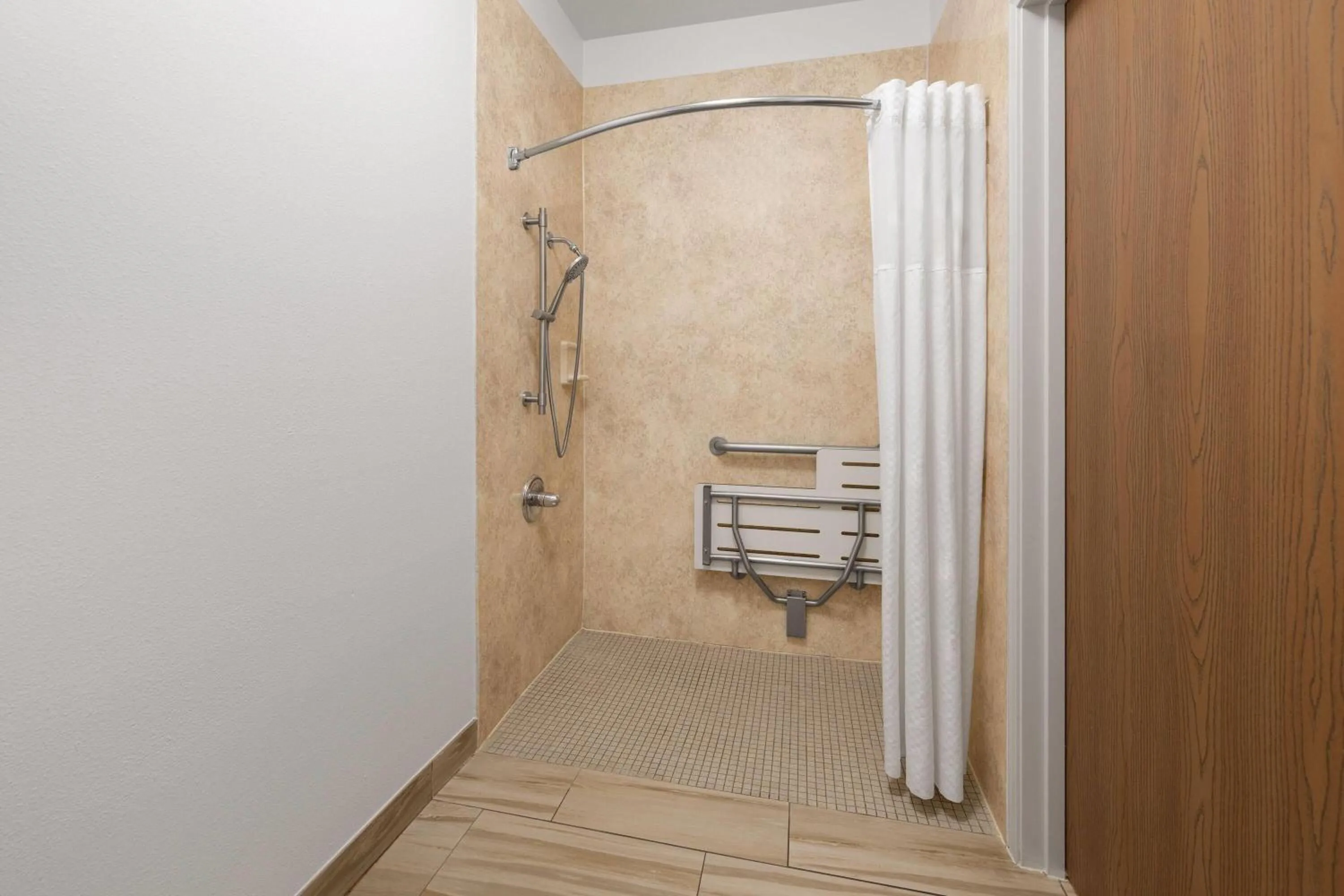 Shower in La Quinta by Wyndham Moab