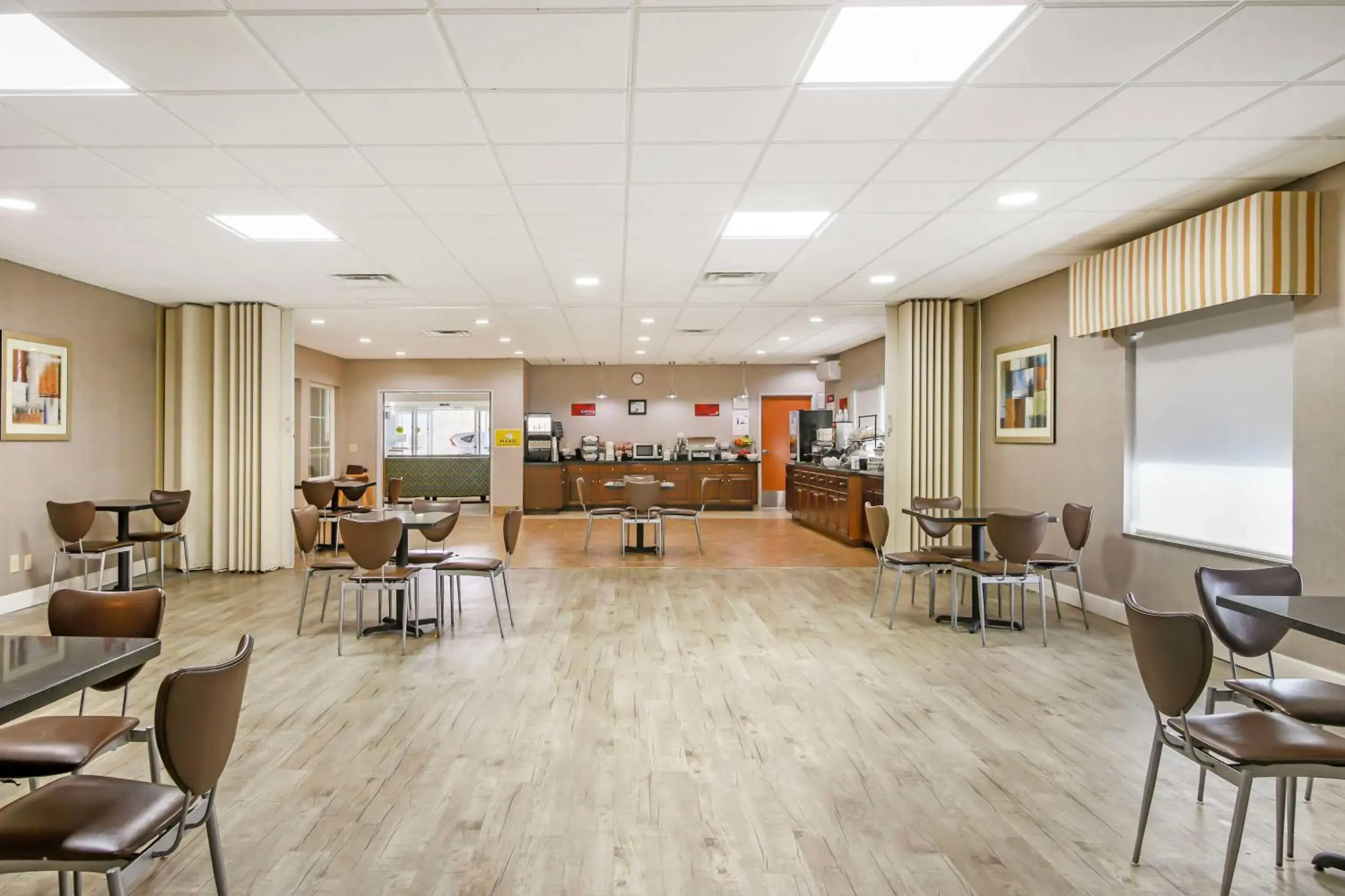 Breakfast in Best Western Plus Brunswick Inn & Suites Breakfast in Best Western Plus Brunswick Inn & Suites