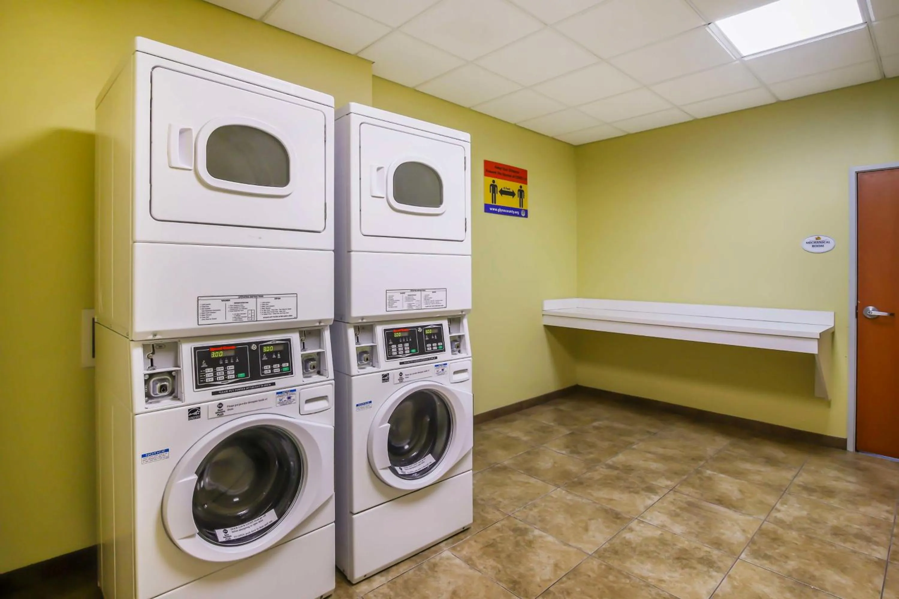 laundry in Best Western Plus Brunswick Inn & Suites