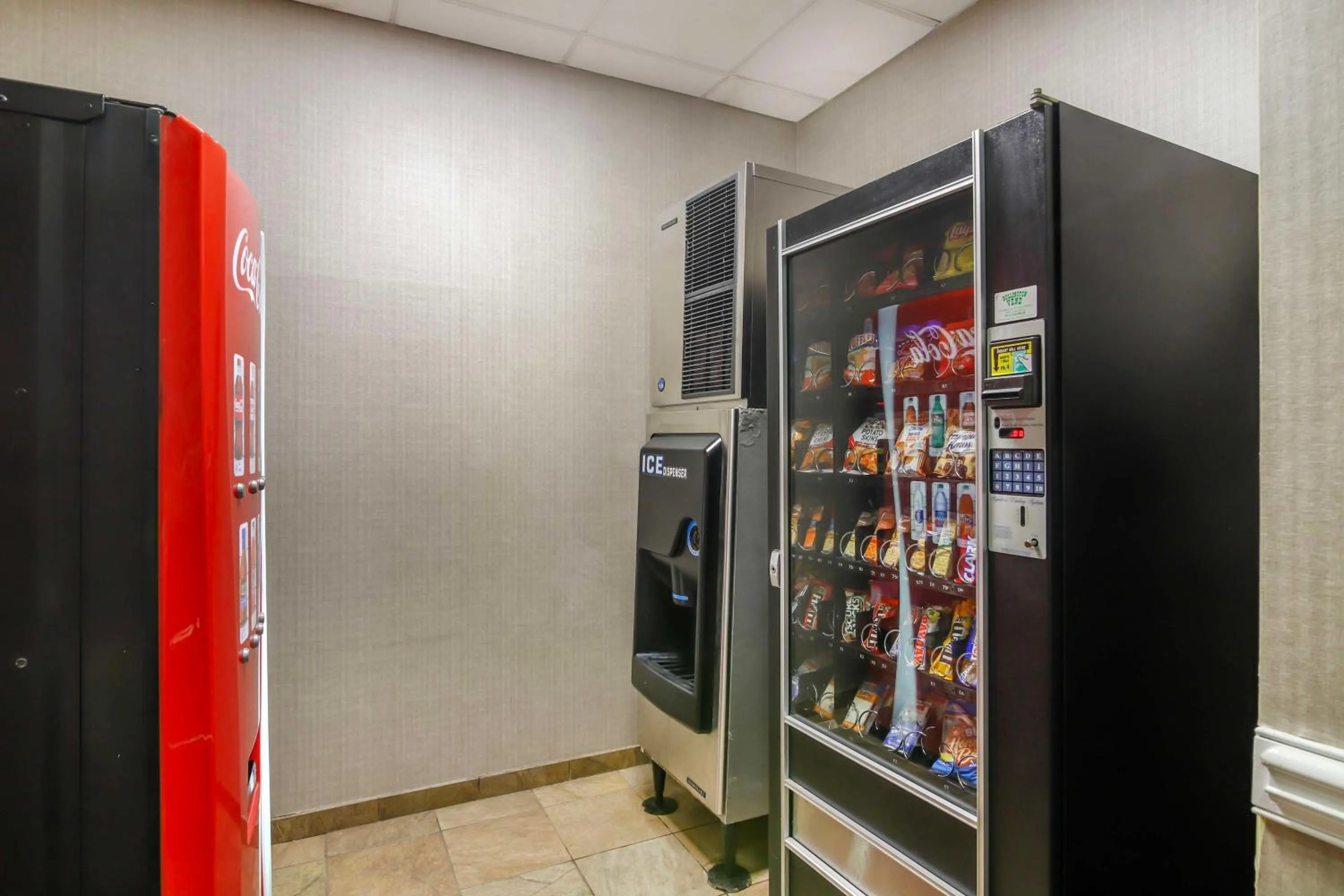 Property building in Best Western Plus Brunswick Inn & Suites