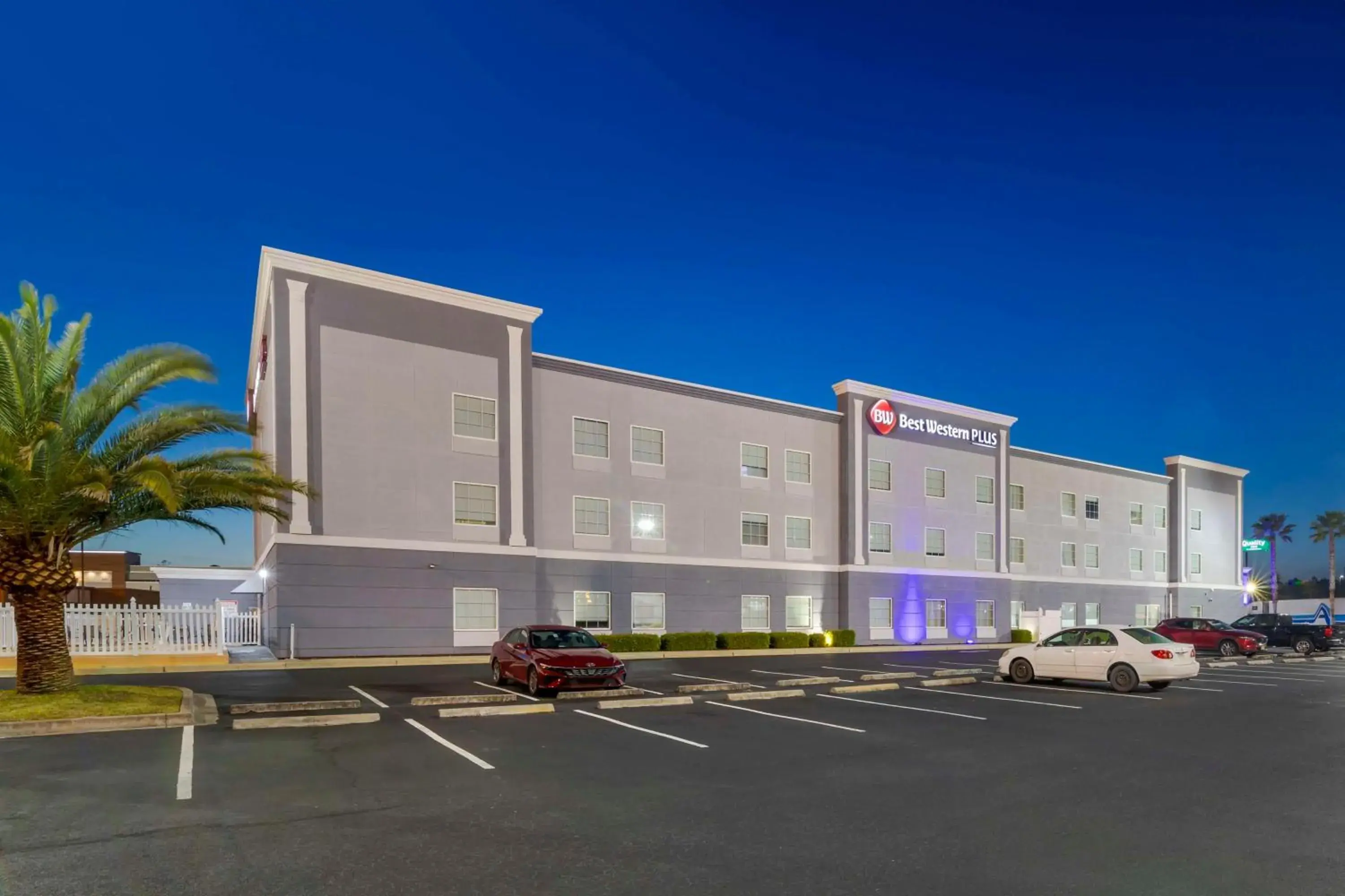 Property building in Best Western Plus Brunswick Inn & Suites Property building in Best Western Plus Brunswick Inn & Suites