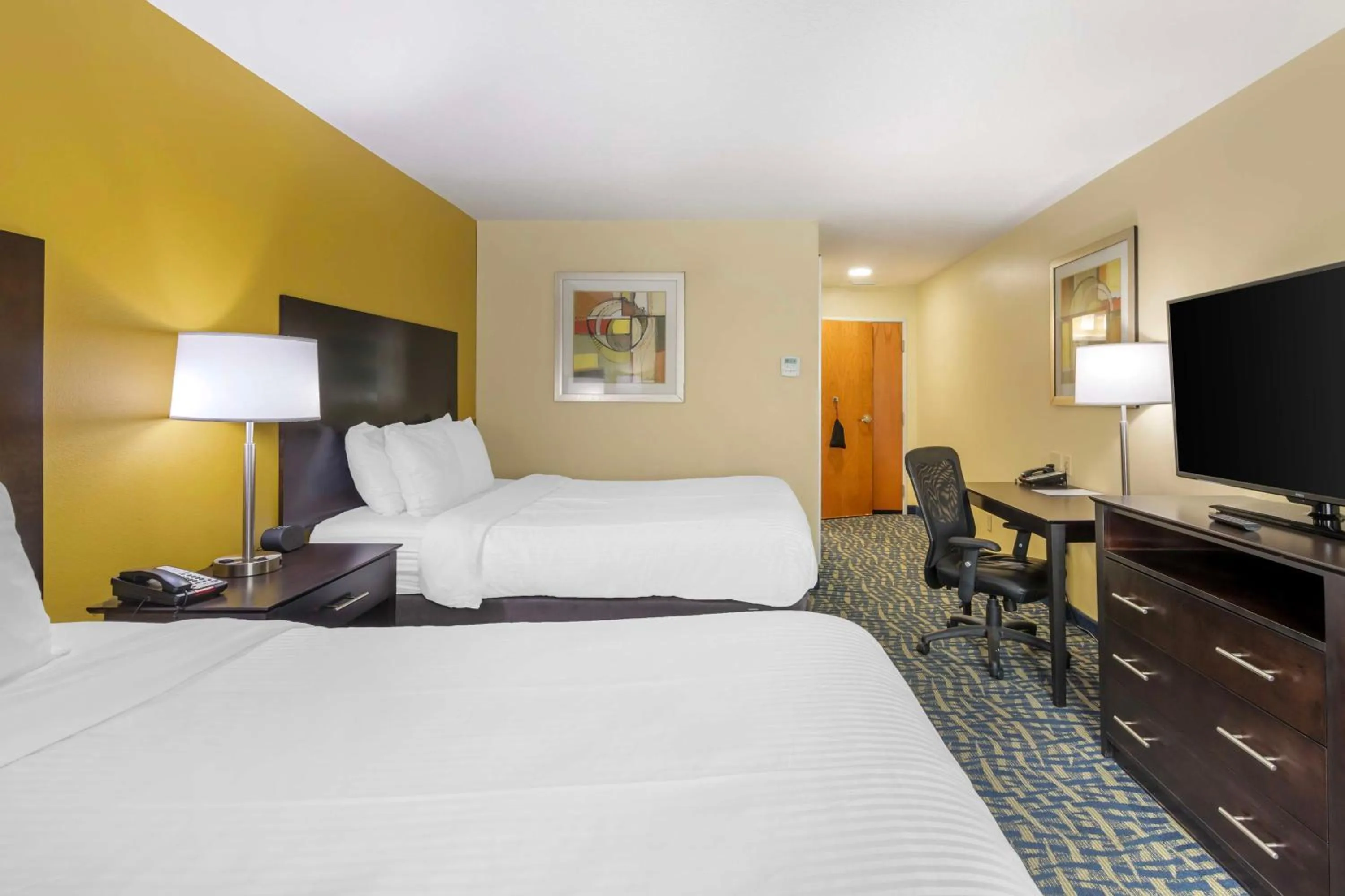 Bedroom, Bed in Best Western Plus Brunswick Inn & Suites