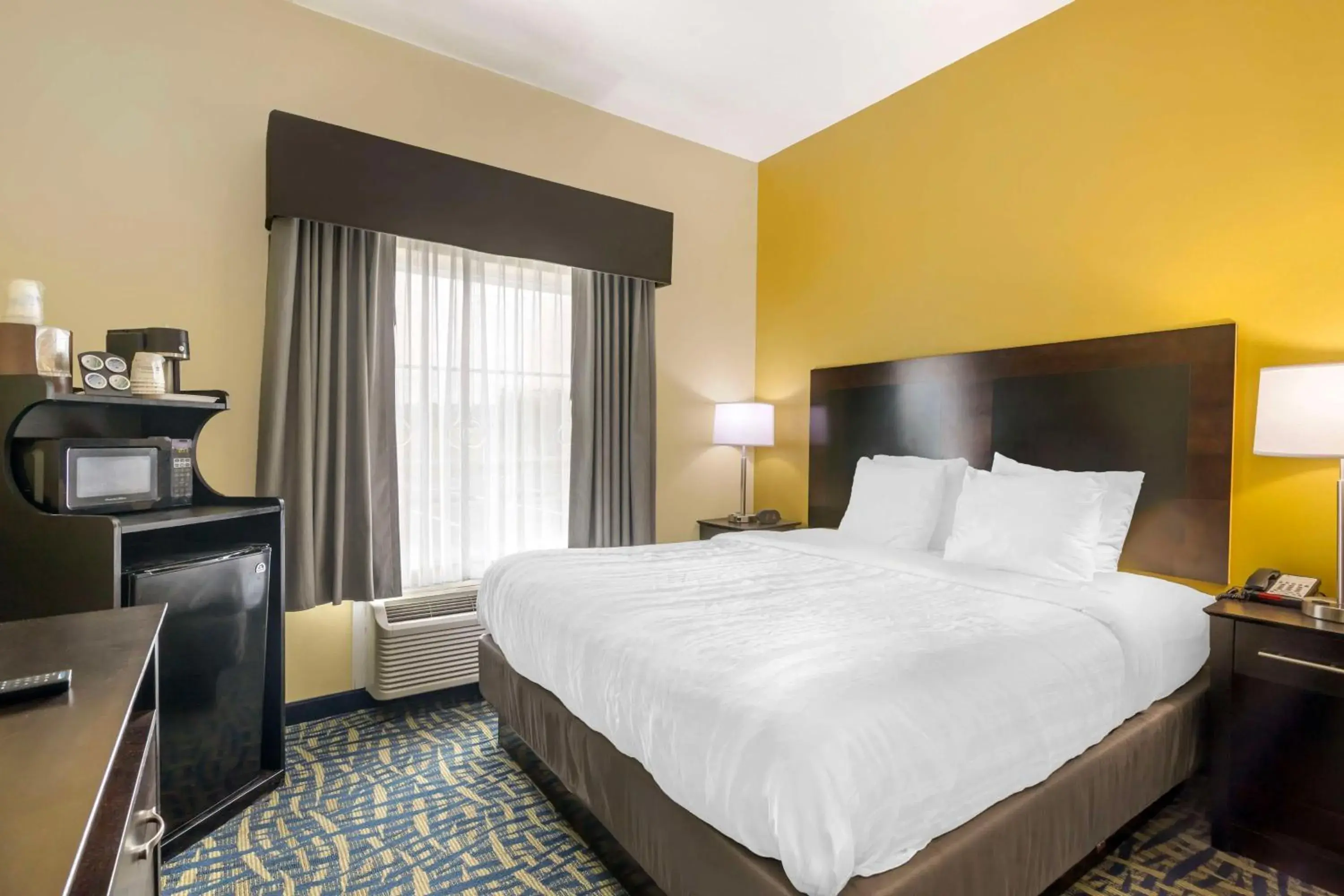 Bedroom, Bed in Best Western Plus Brunswick Inn & Suites Bedroom, Bed in Best Western Plus Brunswick Inn & Suites