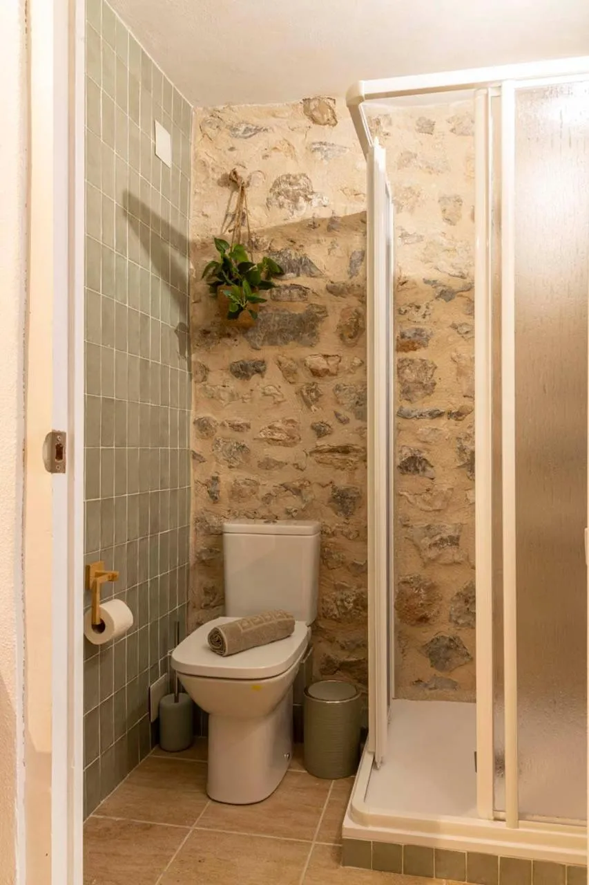 Shower in Dios Esta Bien