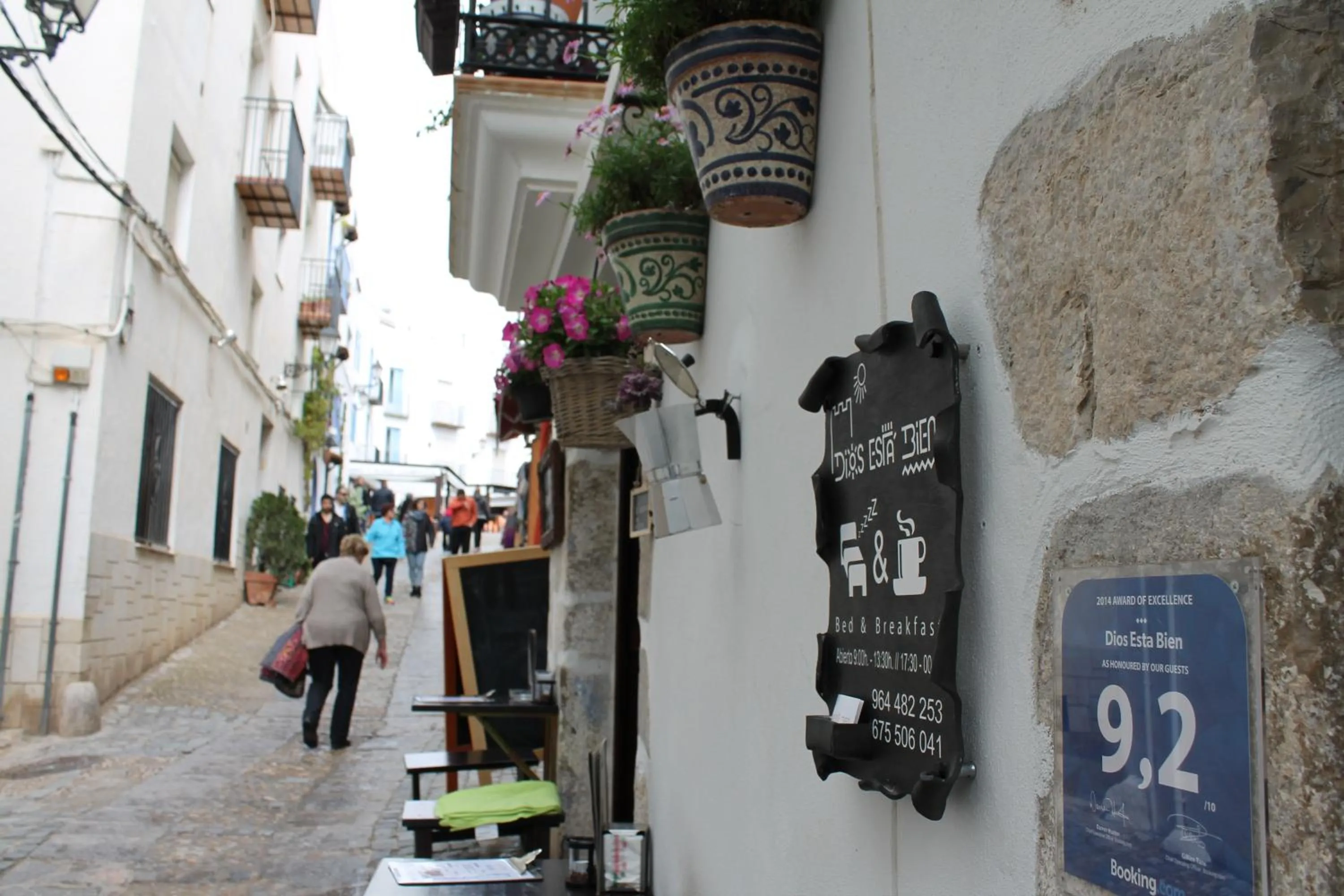 Facade/entrance in Dios Esta Bien