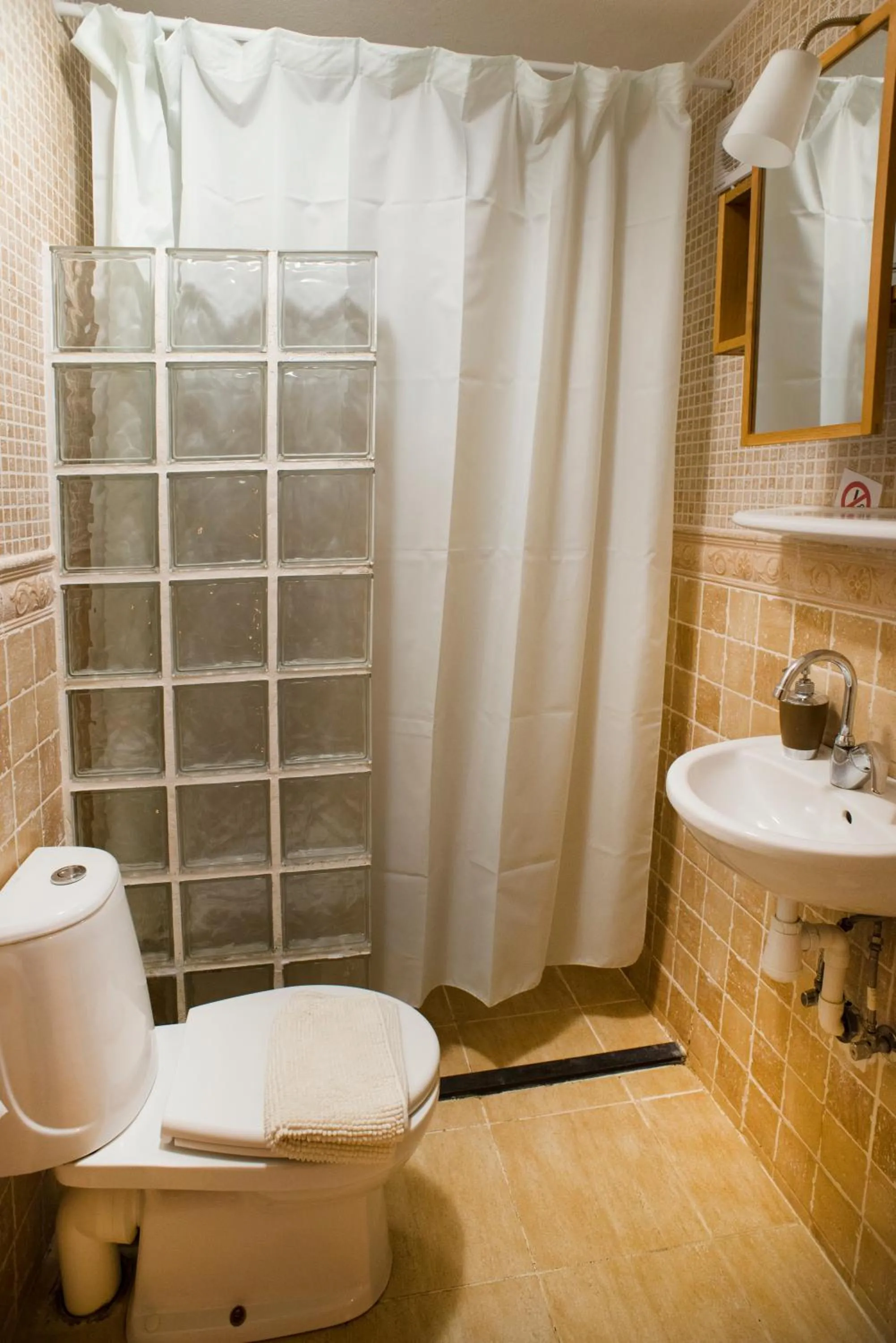 Bathroom in Dios Esta Bien