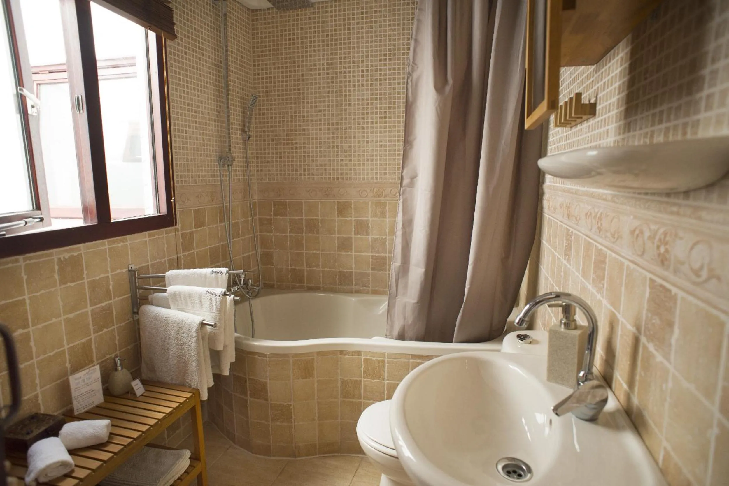 Bathroom in Dios Esta Bien