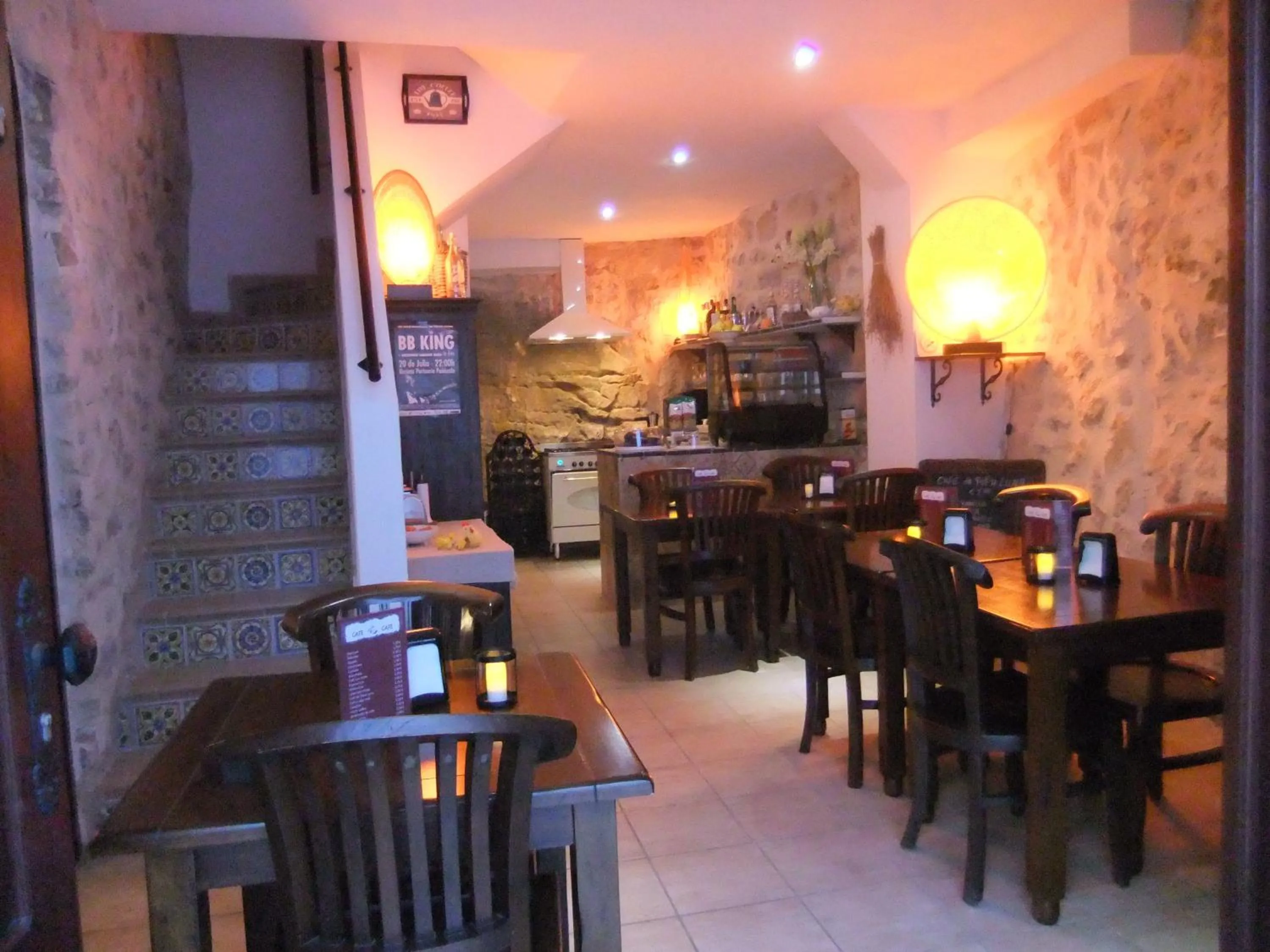 Restaurant/places to eat in Dios Esta Bien
