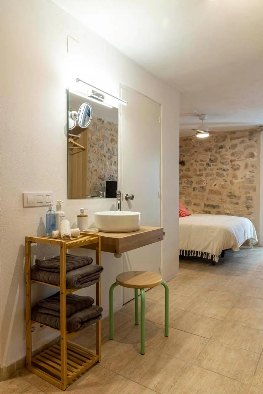 Photo of the whole room, Bed in Dios Esta Bien