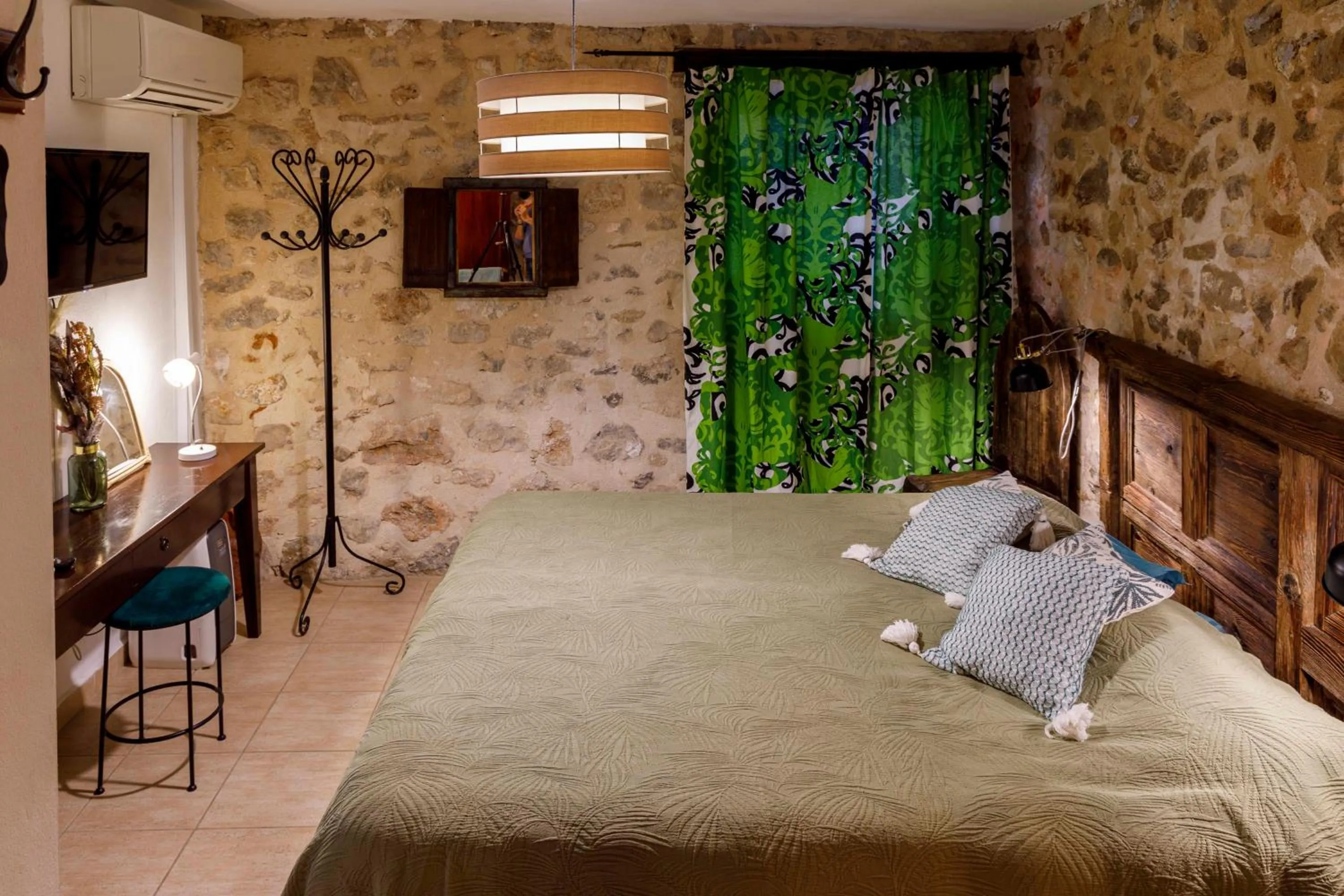 Bed in Dios Esta Bien