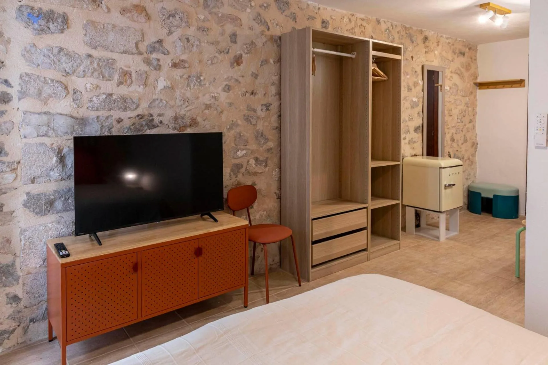 TV and multimedia, Bed in Dios Esta Bien