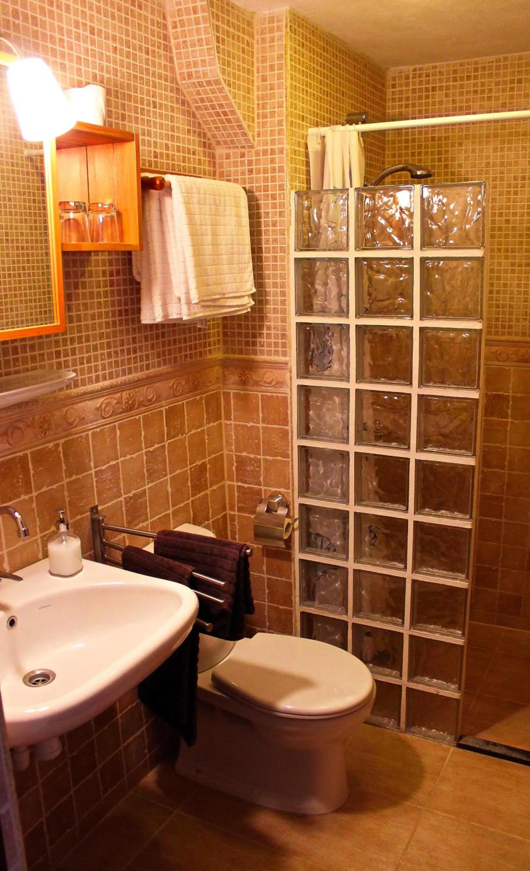 Bathroom in Dios Esta Bien