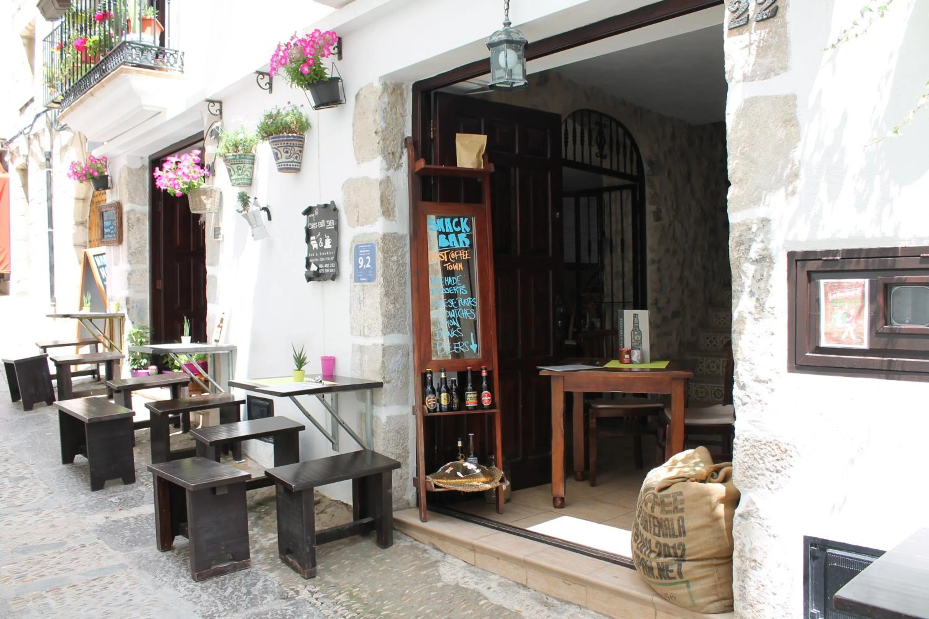 Facade/entrance in Dios Esta Bien