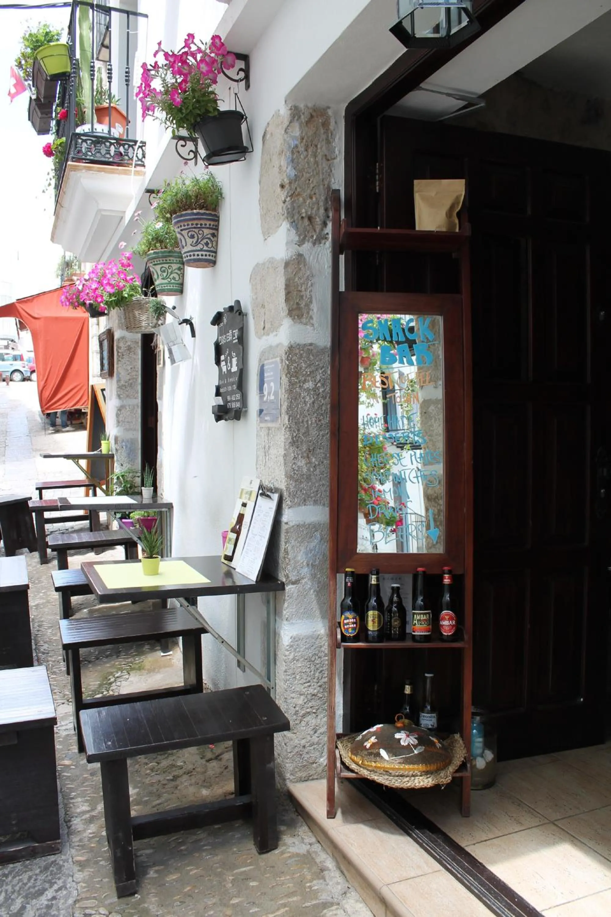 Facade/entrance in Dios Esta Bien