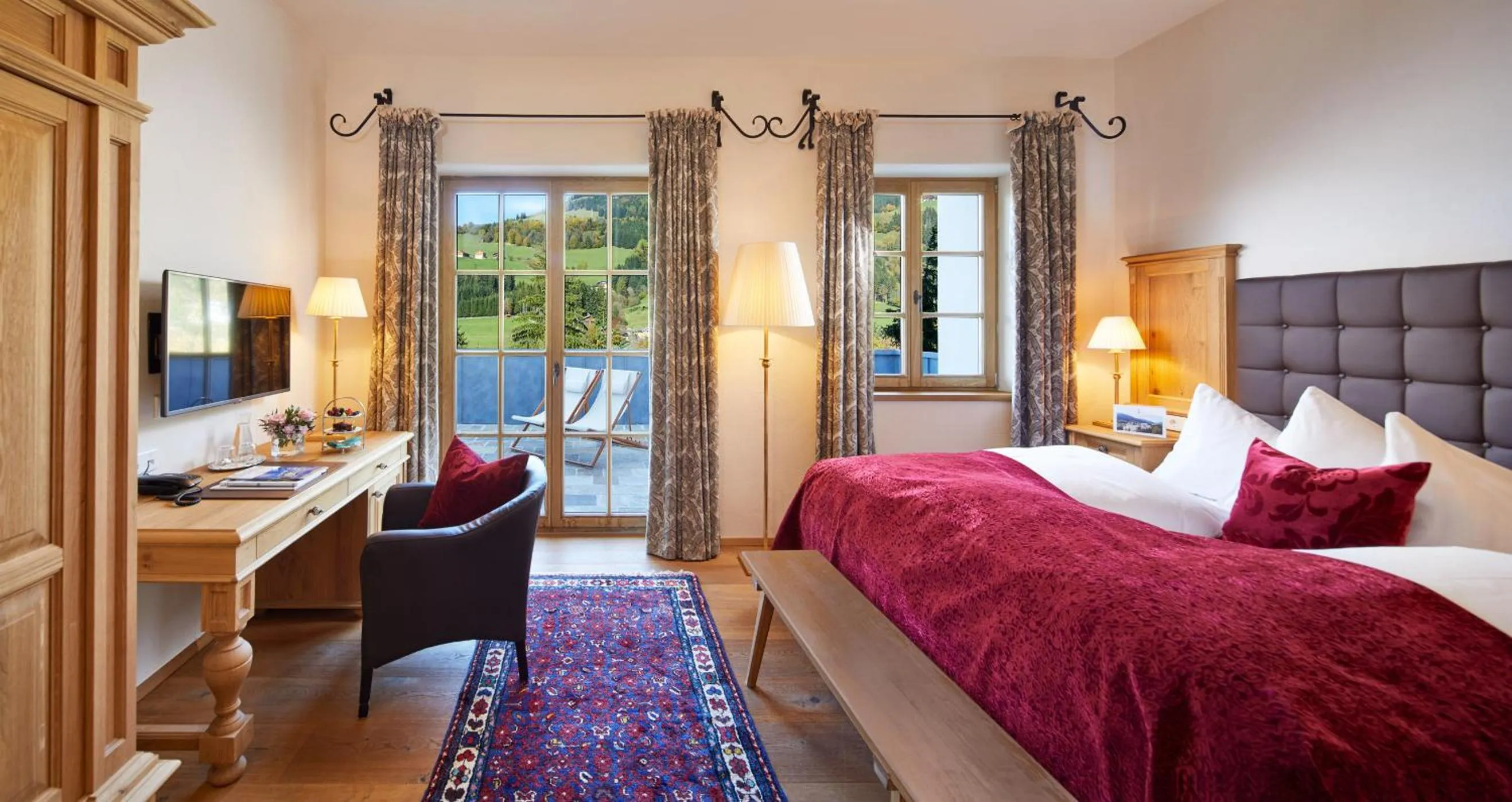 Bed in Hotel Schloss Mittersill