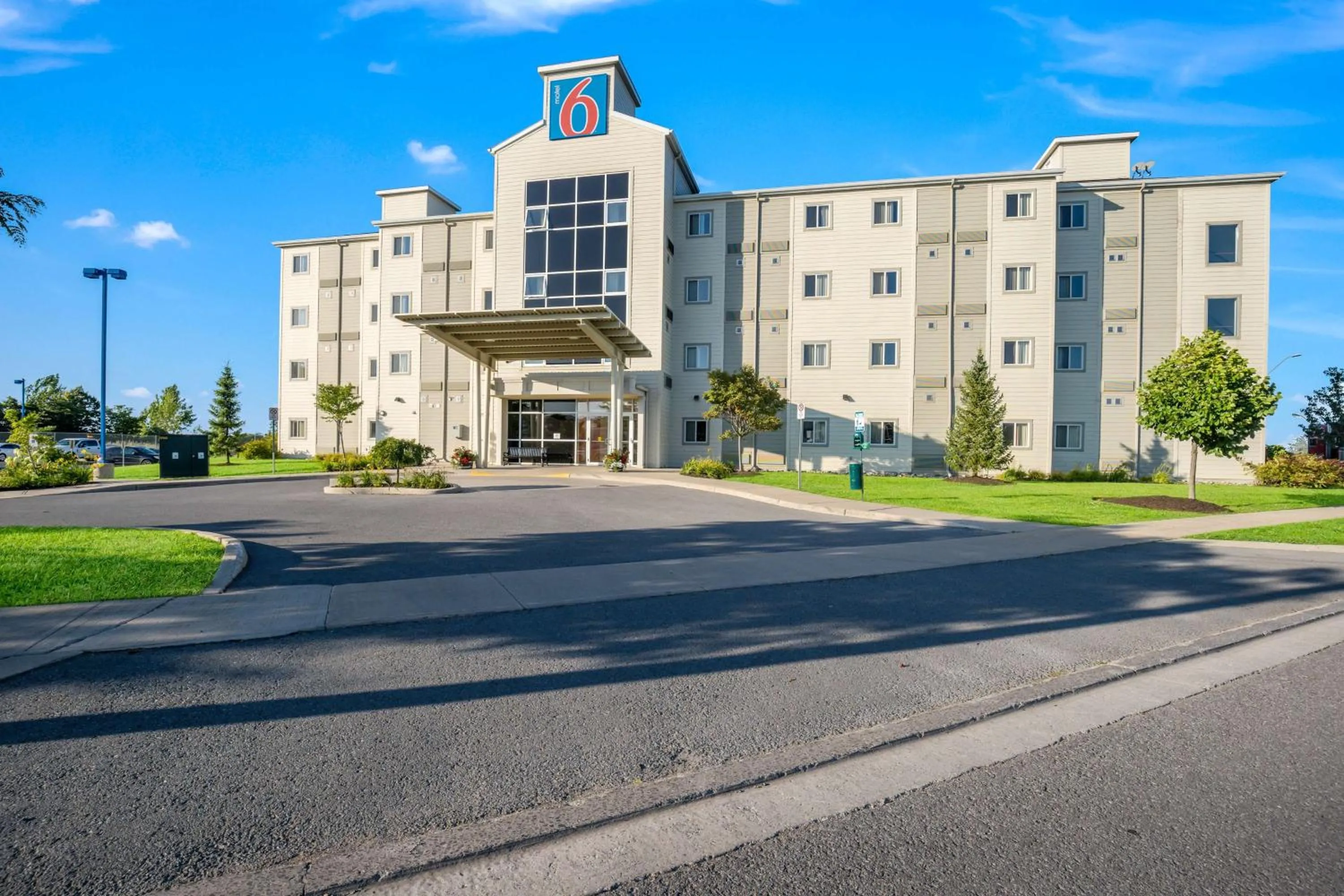 Property building in Motel 6-Kingston, ON