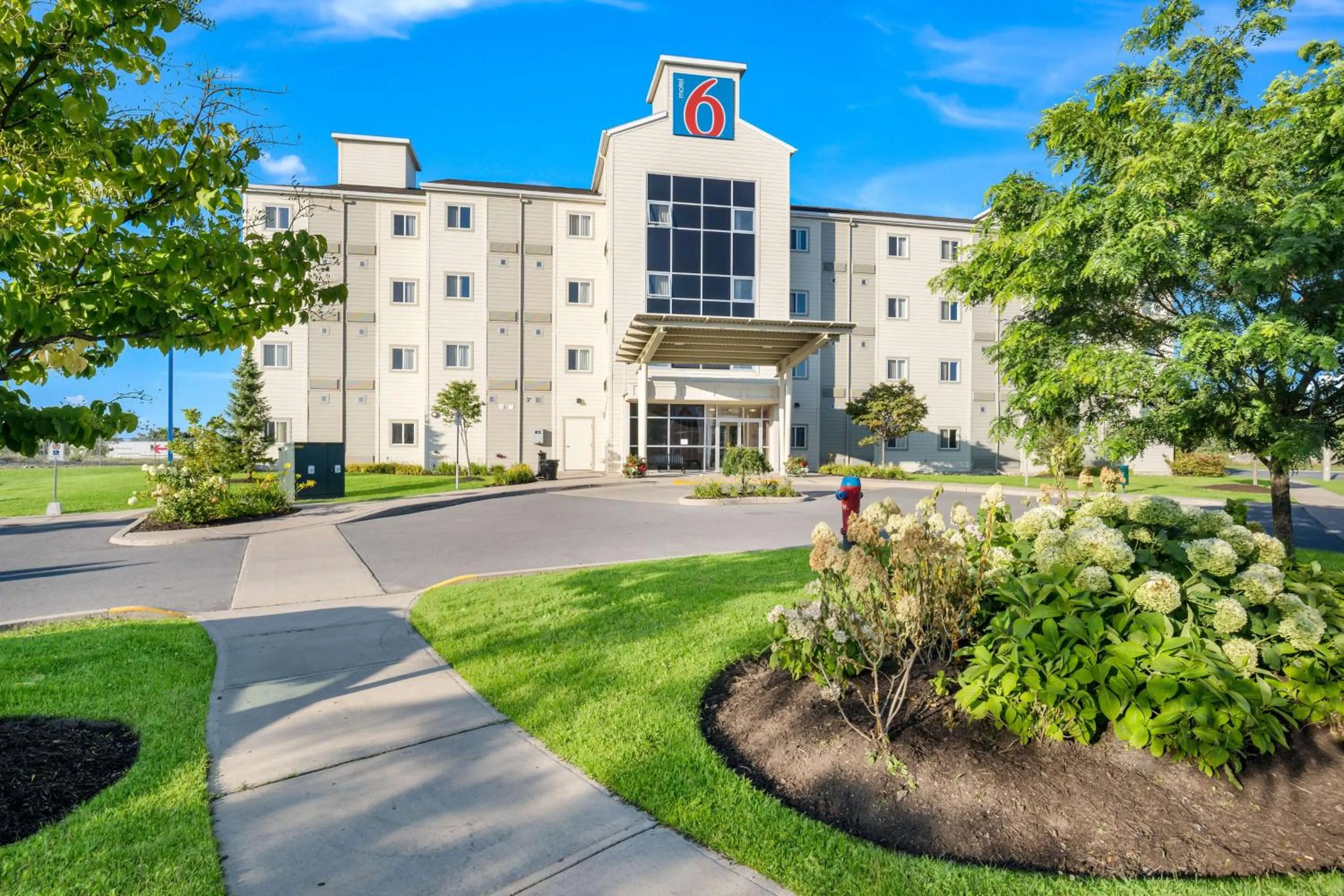 Property building in Motel 6-Kingston, ON