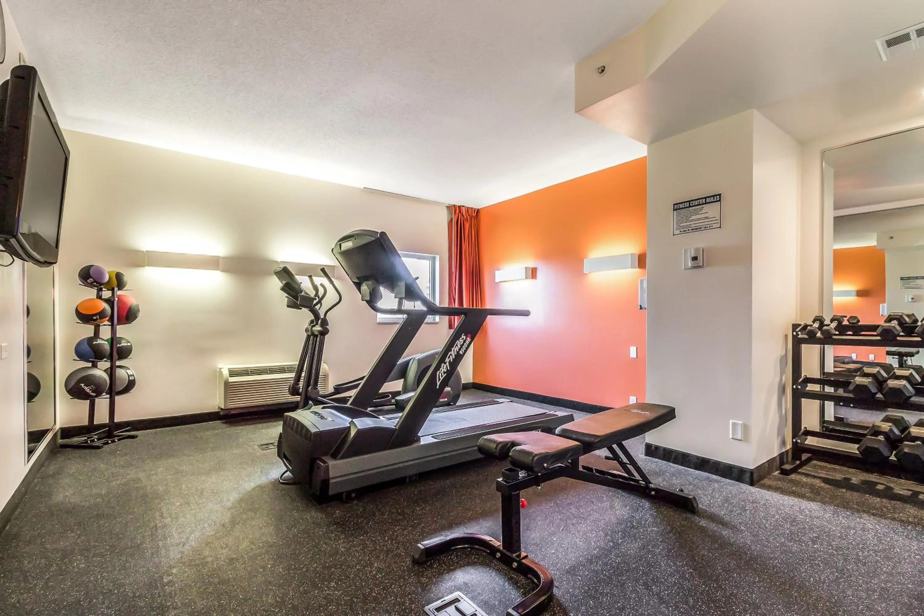 Fitness centre/facilities in Motel 6-Kingston, ON