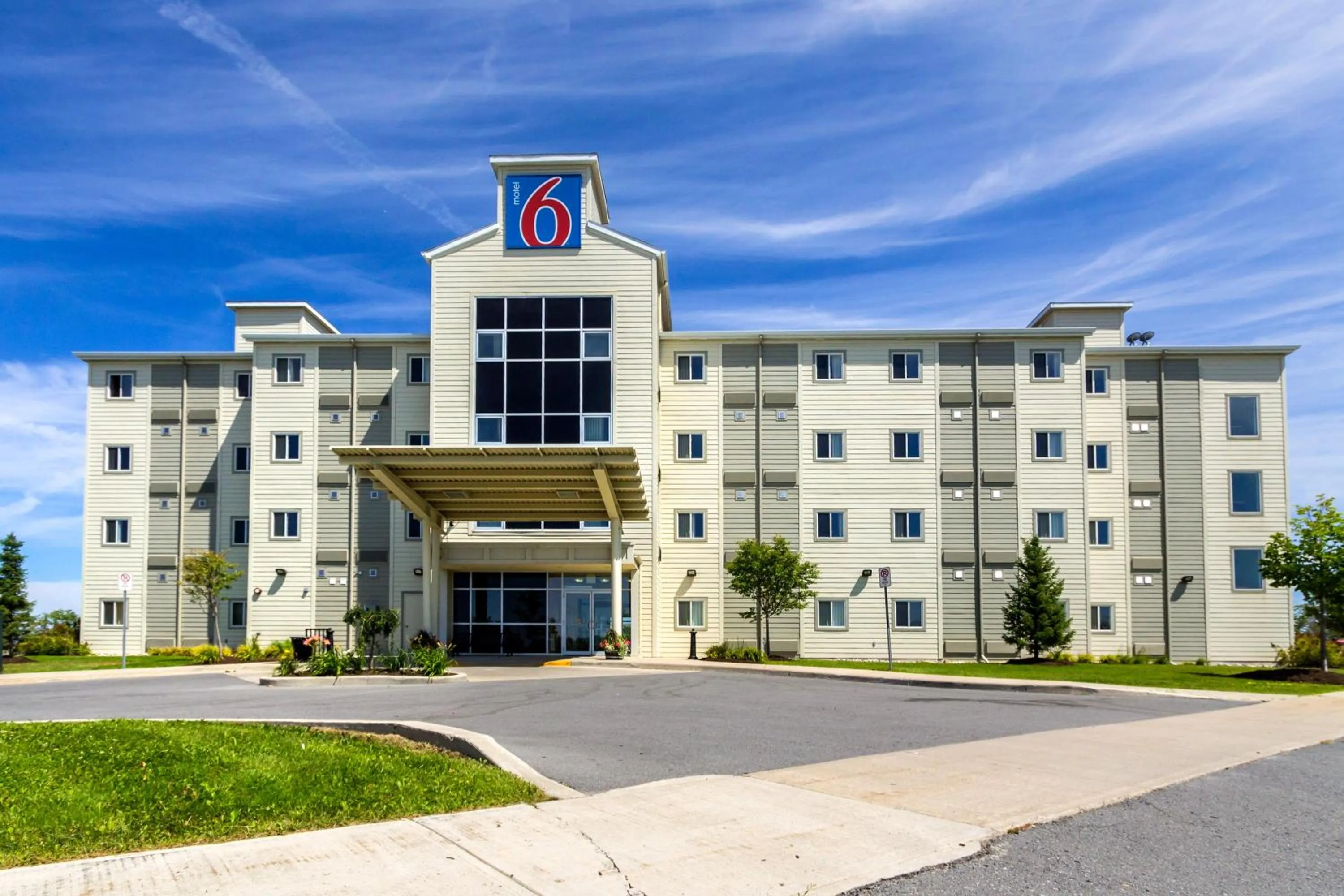 Facade/entrance in Motel 6-Kingston, ON