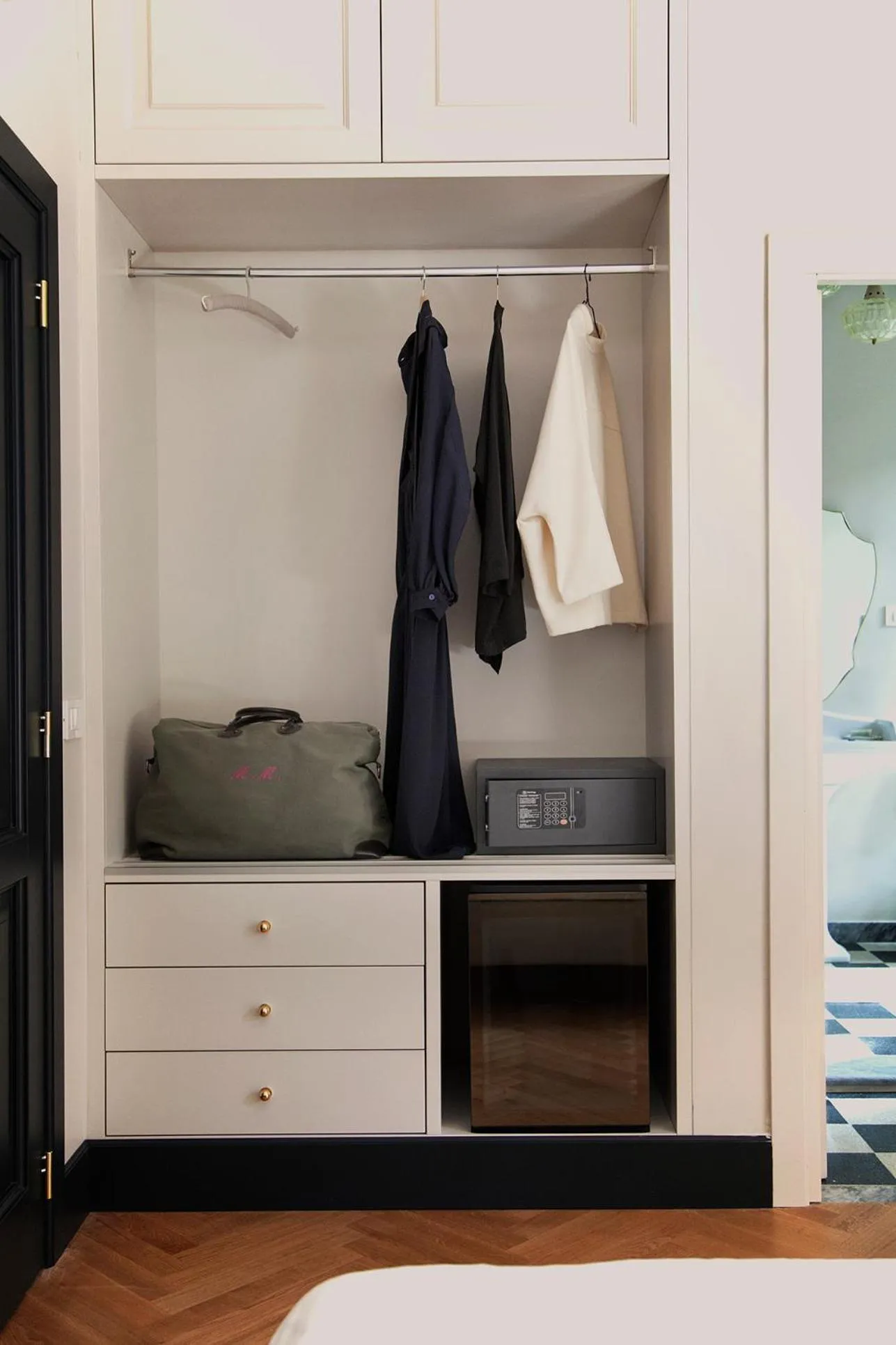 wardrobe, Bed in Santa Monica Townhouse