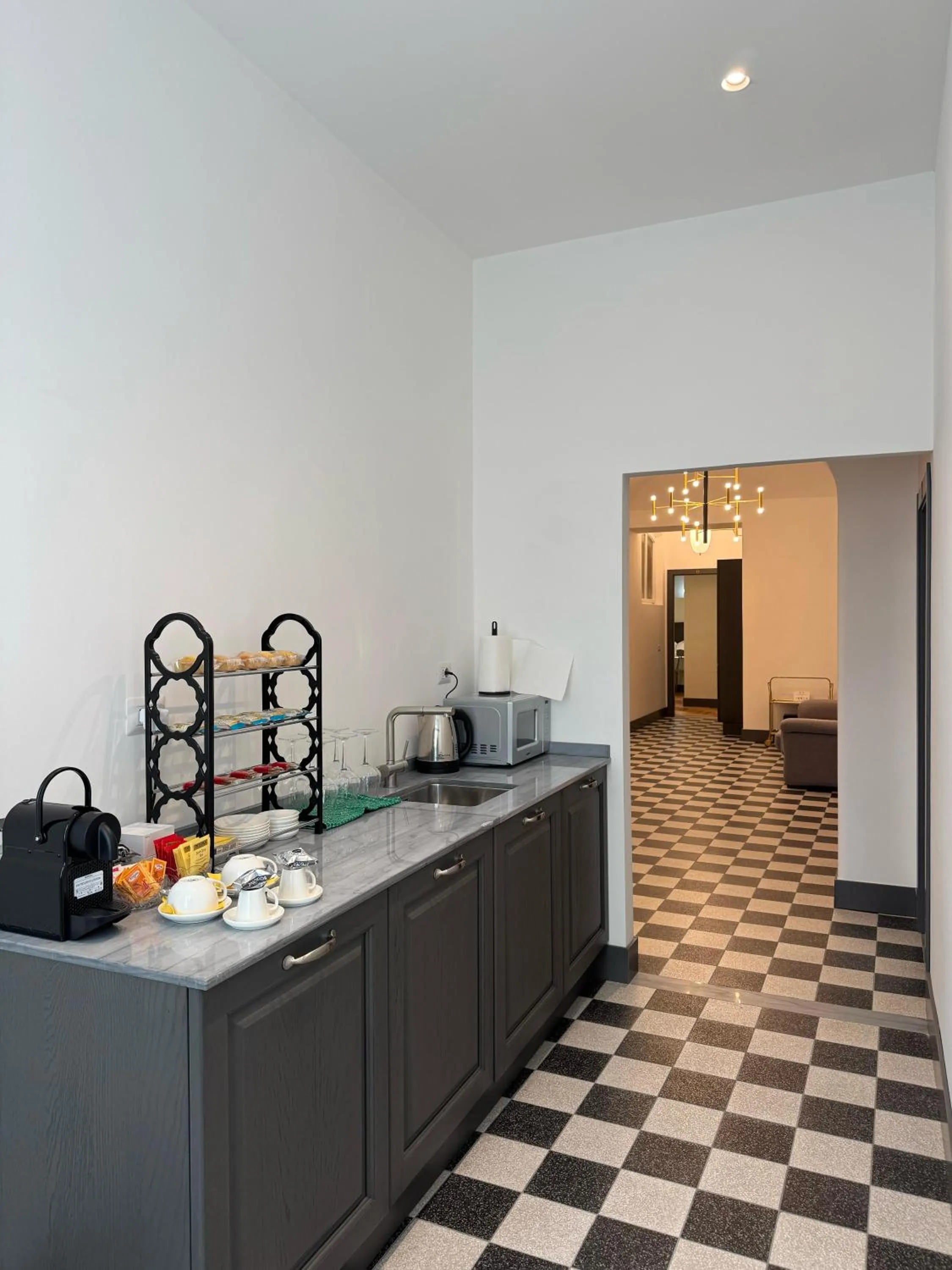 Breakfast in Santa Monica Townhouse