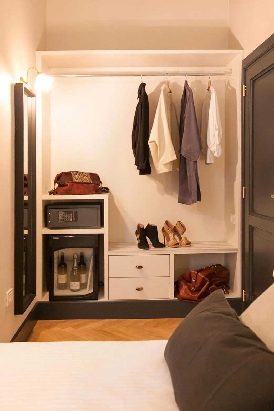 TV and multimedia, Bed in Santa Monica Townhouse