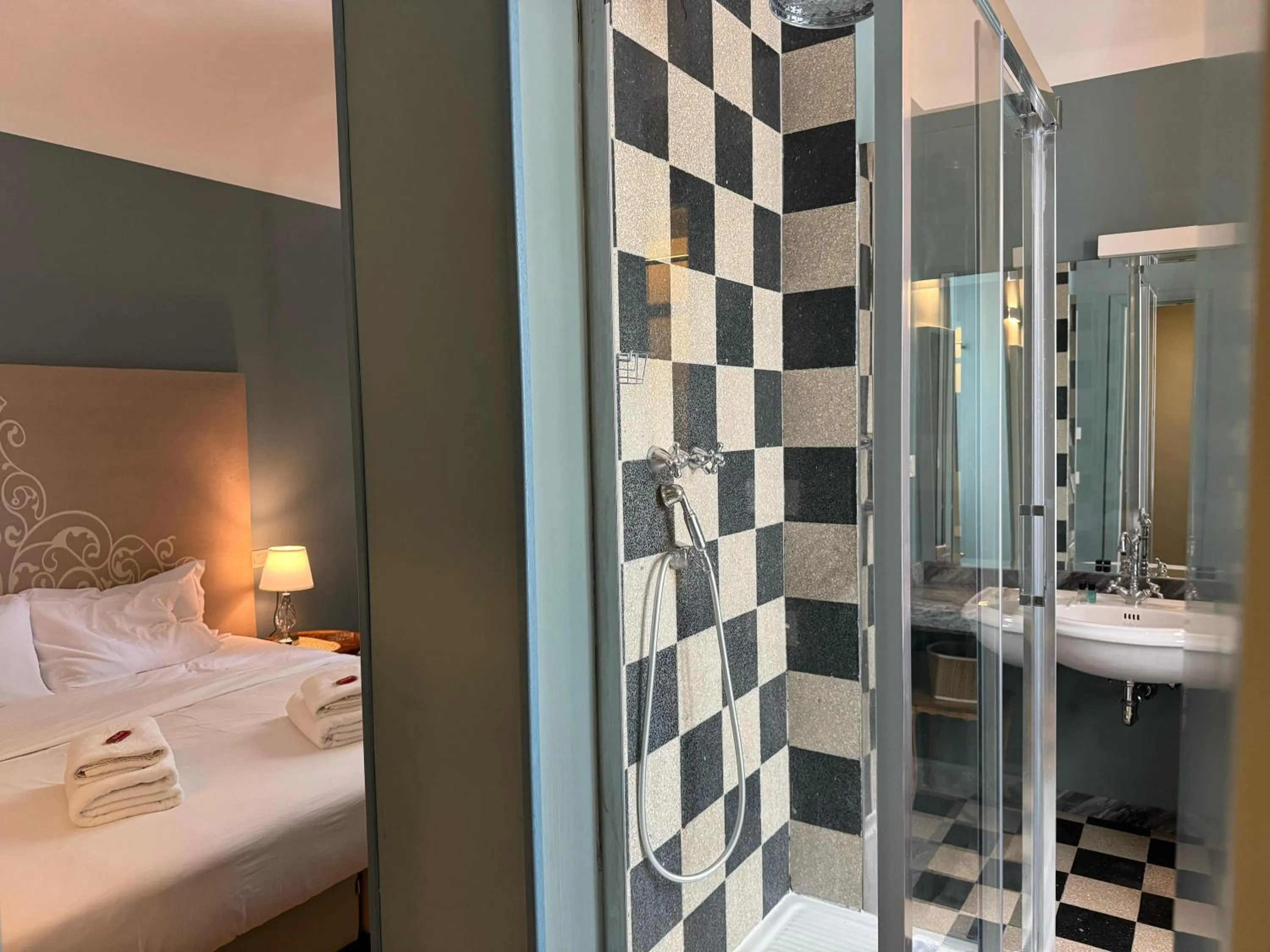 Bathroom, Bed in Santa Monica Townhouse