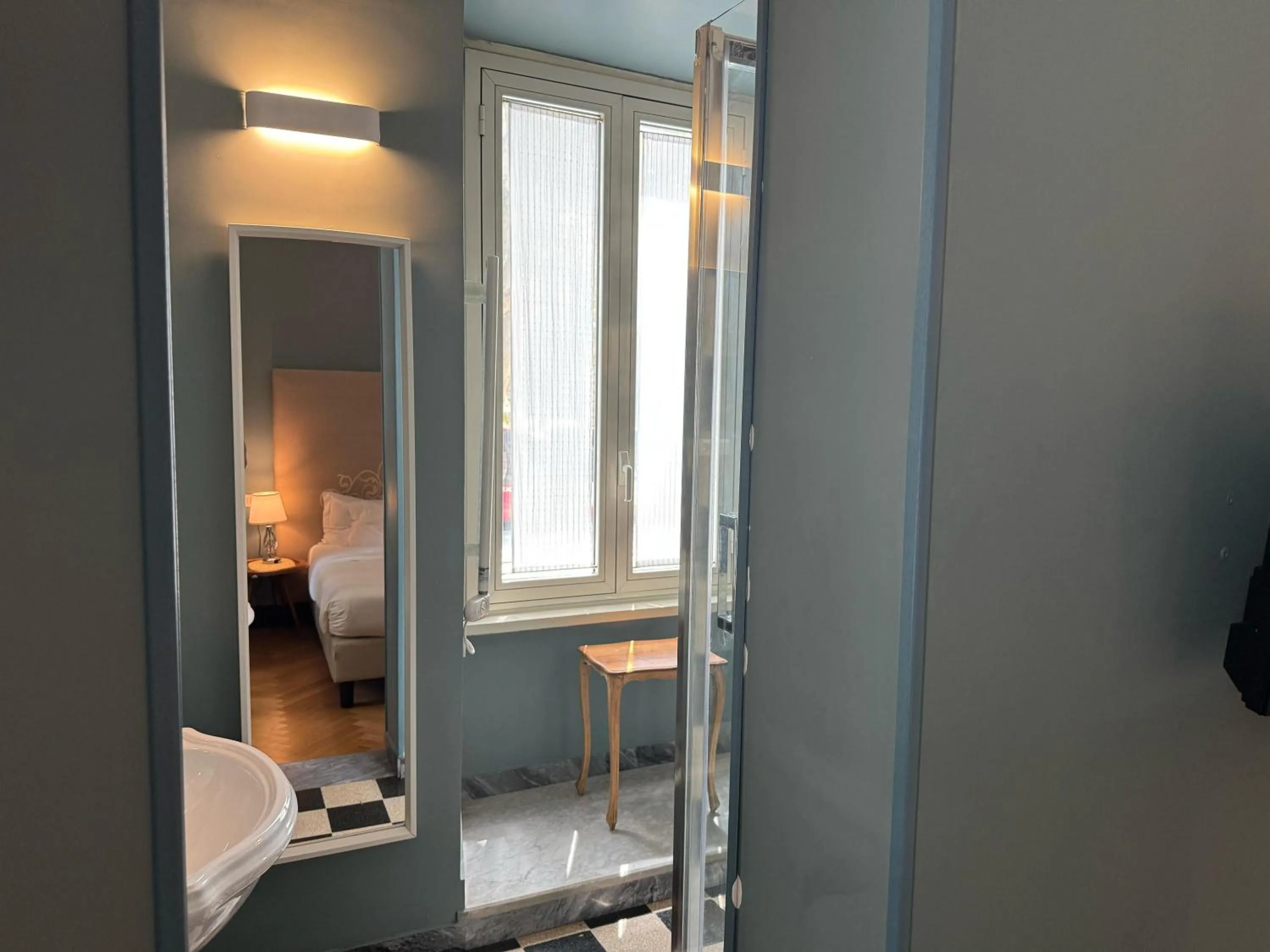Bathroom, Bed in Santa Monica Townhouse