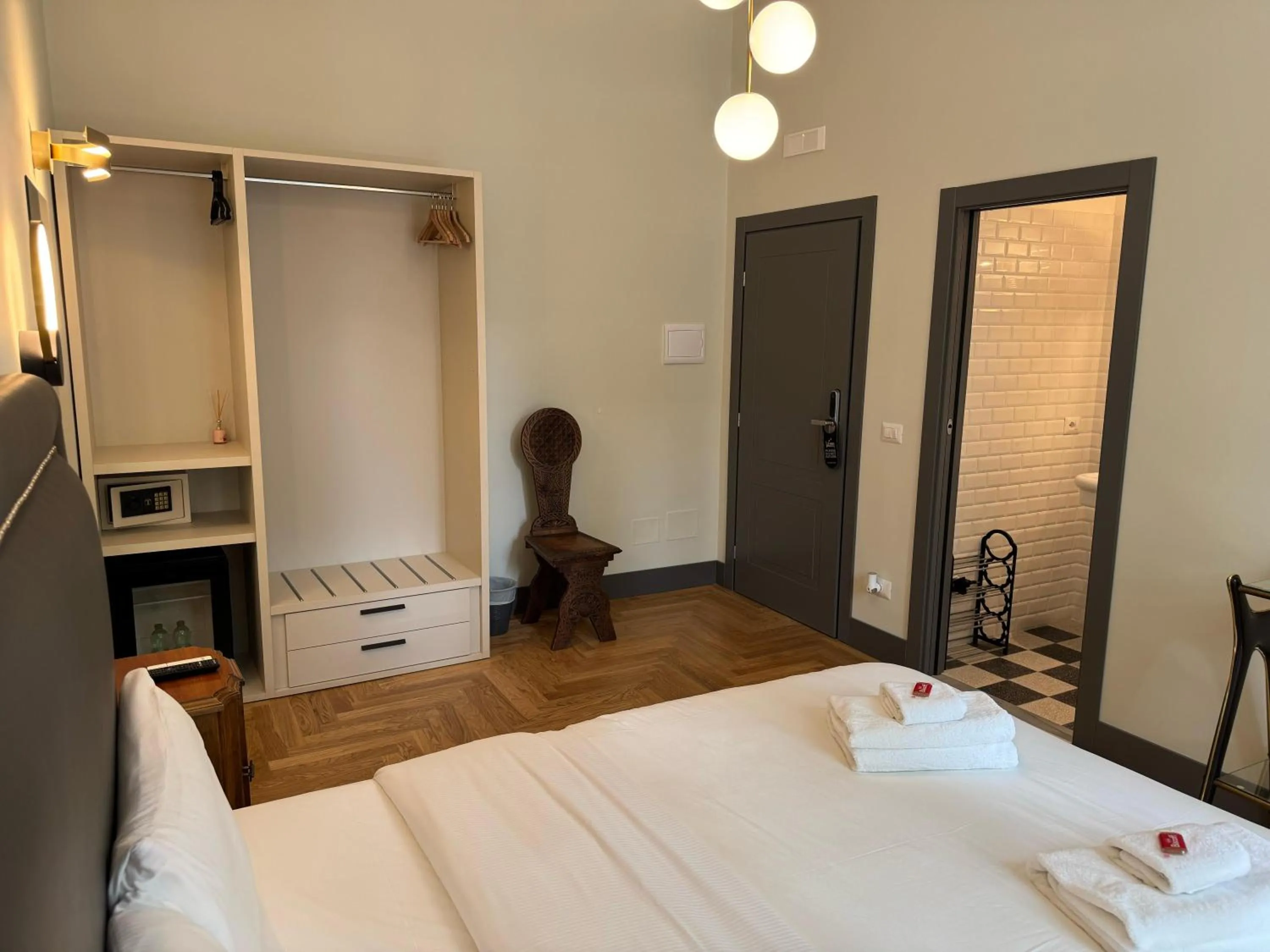 wardrobe, Bed in Santa Monica Townhouse