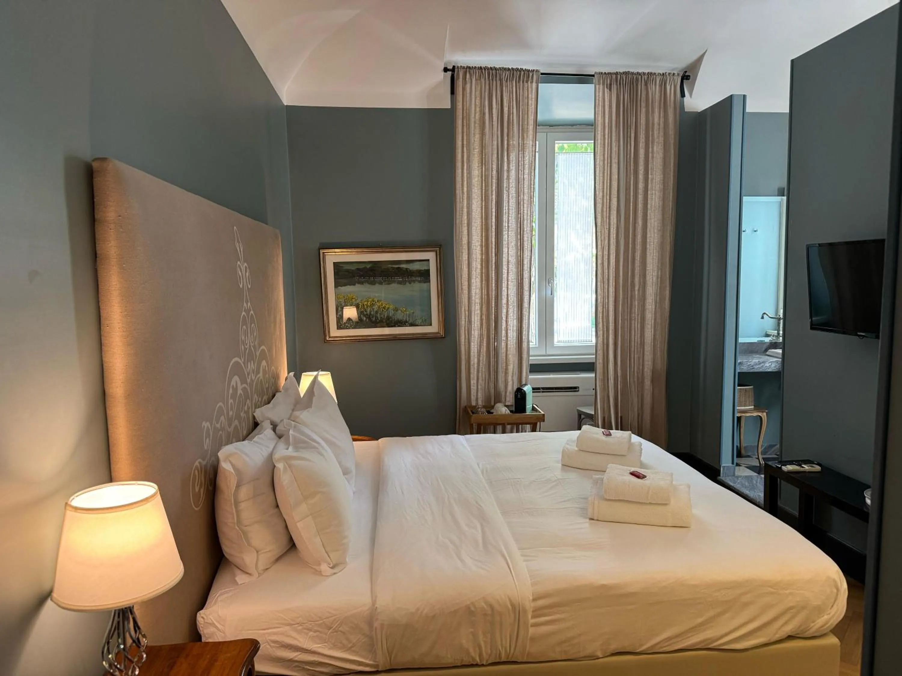 Bedroom, Bed in Santa Monica Townhouse